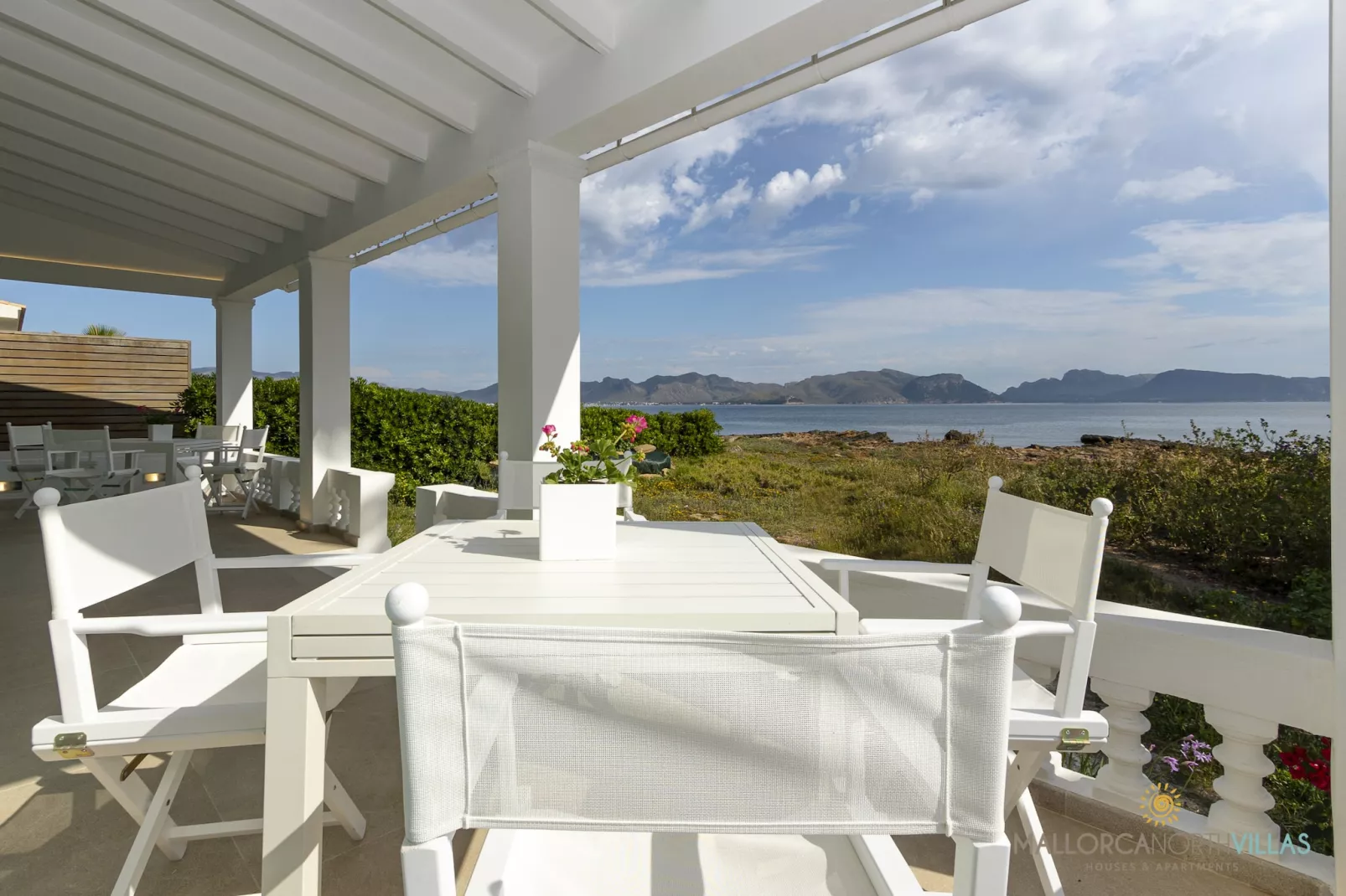 Villa Veles Dos: Tu Escapada de Lujo Frente al Mar-Terrassenbalkon