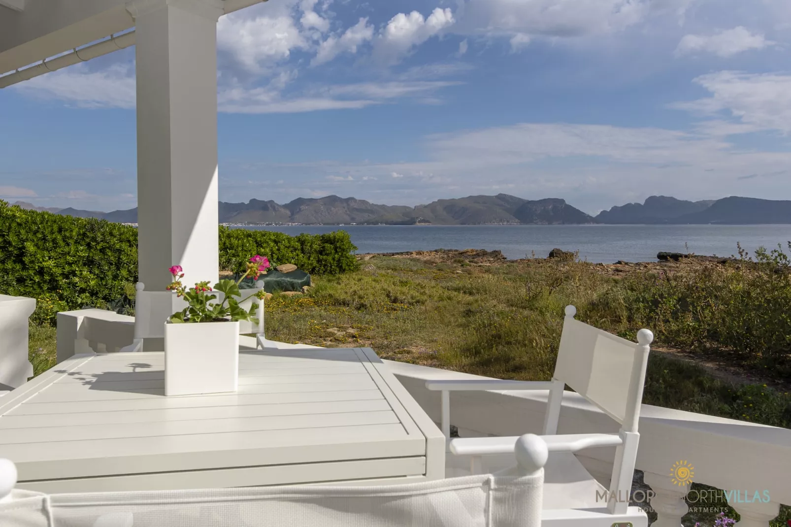 Villa Veles Dos: Tu Escapada de Lujo Frente al Mar-Aussicht Sommer
