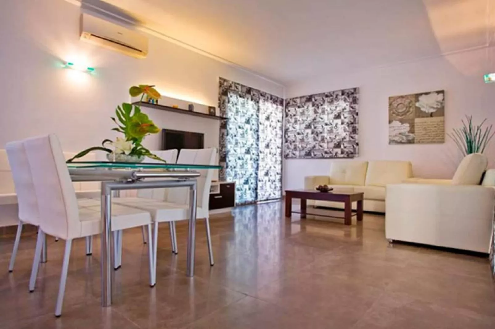 VILLA MEDITERRANEAN-Living room