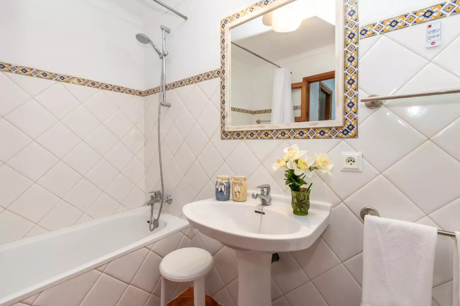 Casa Joana Acogedora Casa de Pueblo con Terraza-Bathroom