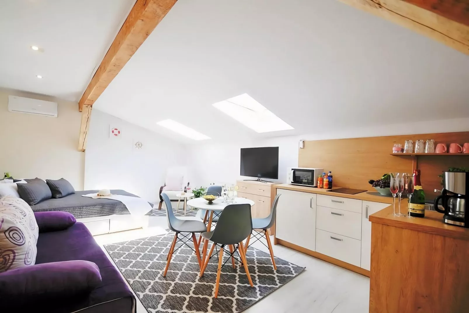 Studio 3-osobowe nr 1 30 m2 na poddaszu Ustronie Morskie-Living room
