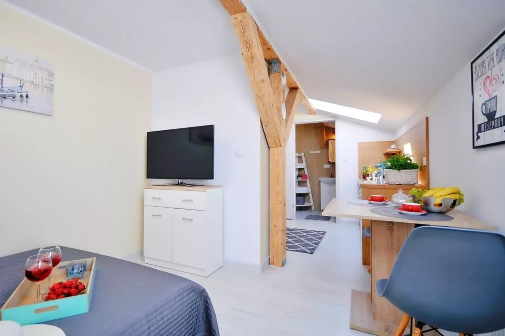 	Studio 2-osobowe nr 2 17 m2 na poddaszu Ustronie Morskie-Living room