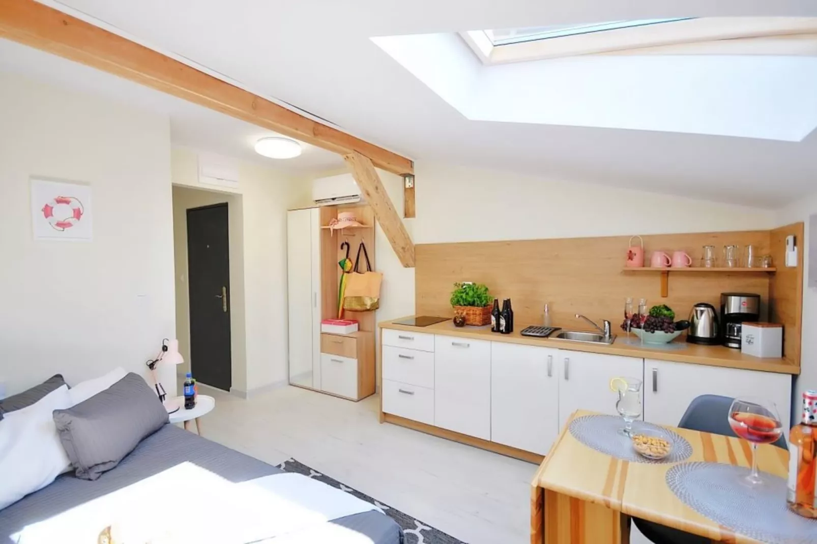 Studio 2-osobowe nr 3 16 m2 na poddaszu Ustronie Morskie-Kitchen