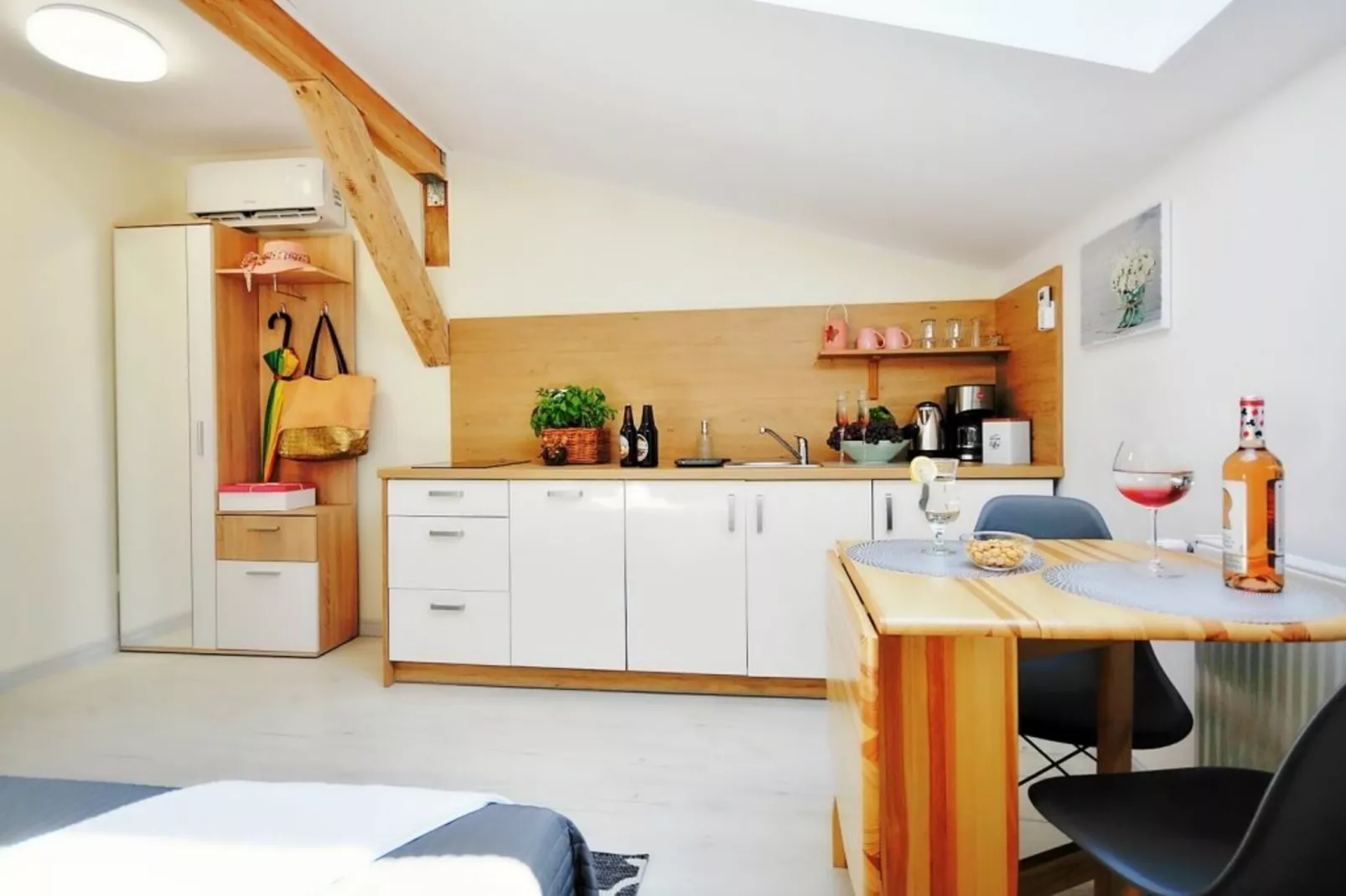 Studio 2-osobowe nr 3 16 m2 na poddaszu Ustronie Morskie-Kitchen