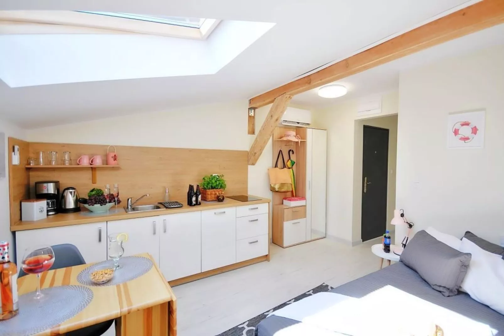 Studio 2-osobowe nr 3 16 m2 na poddaszu Ustronie Morskie-Kitchen