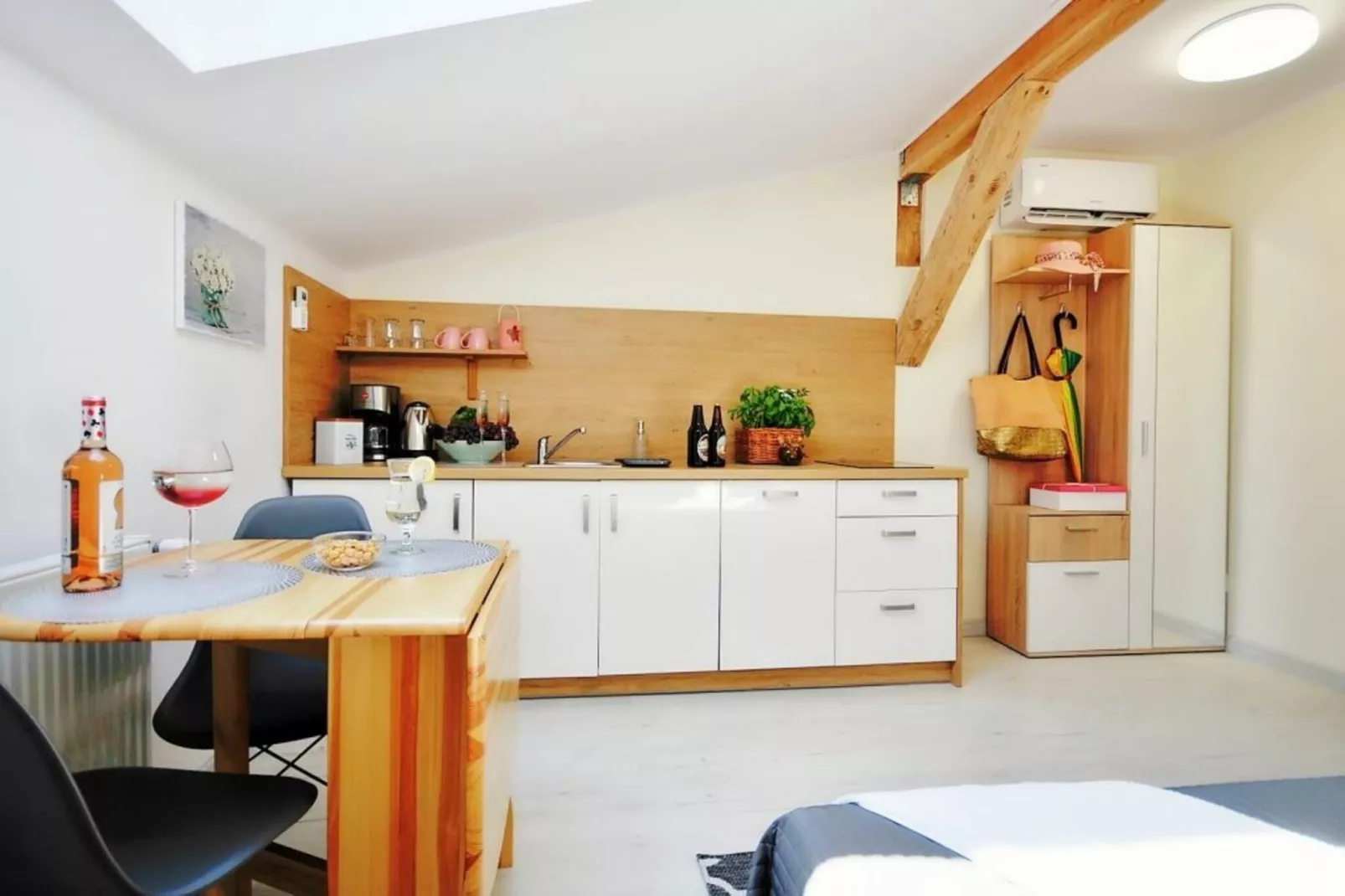 Studio 2-osobowe nr 3 16 m2 na poddaszu Ustronie Morskie-Kitchen
