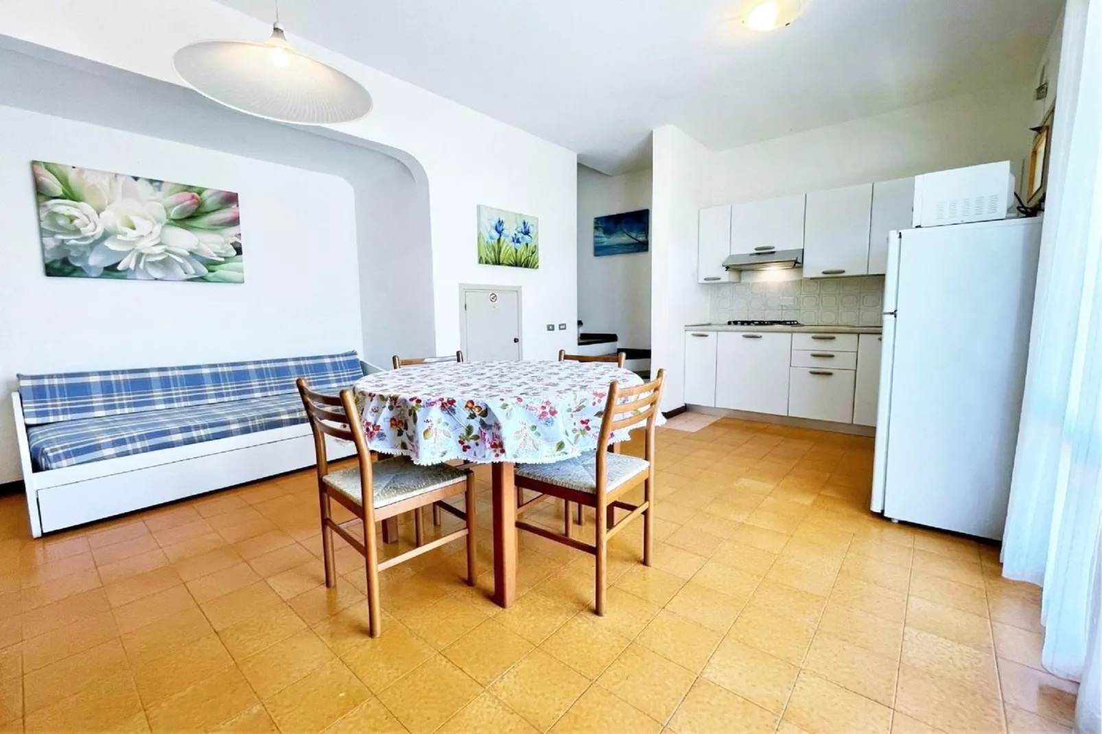 LN 24/90-Kitchen