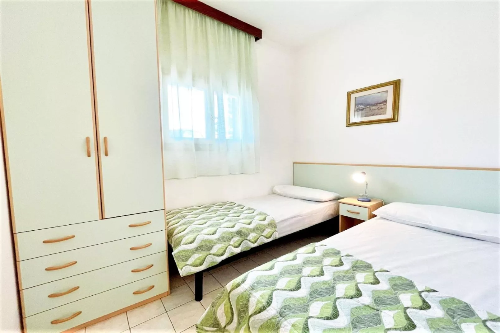 LN 24/90-Bedroom