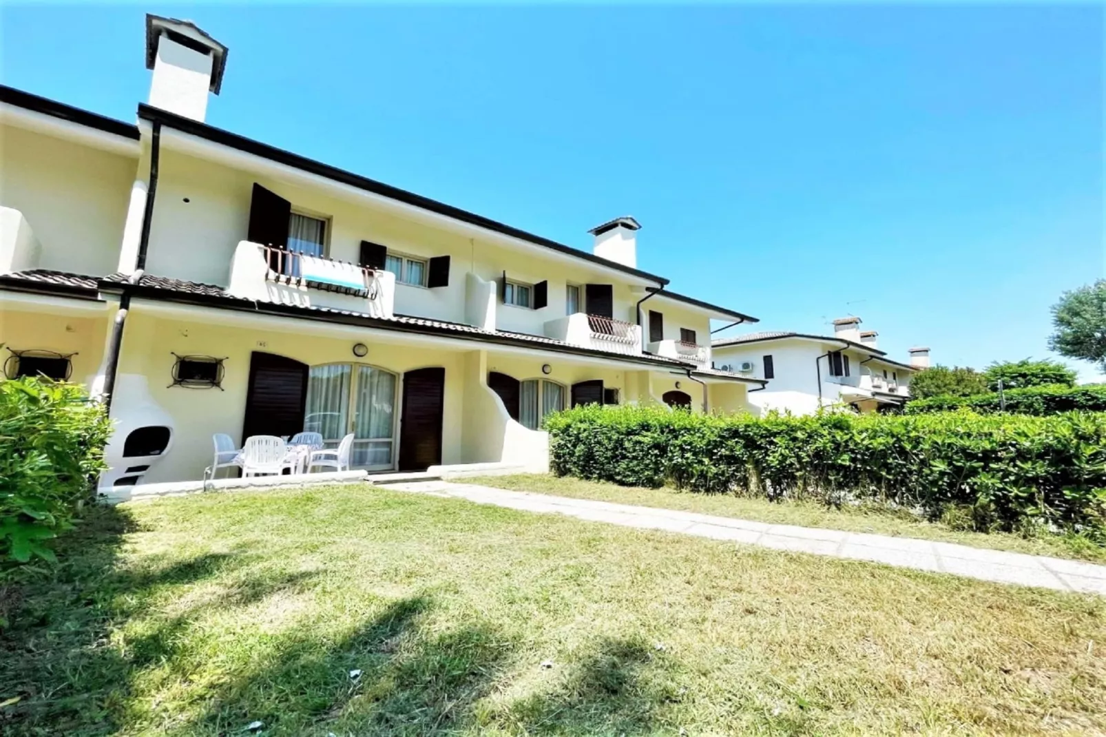 LN 32/95-Exterior summer