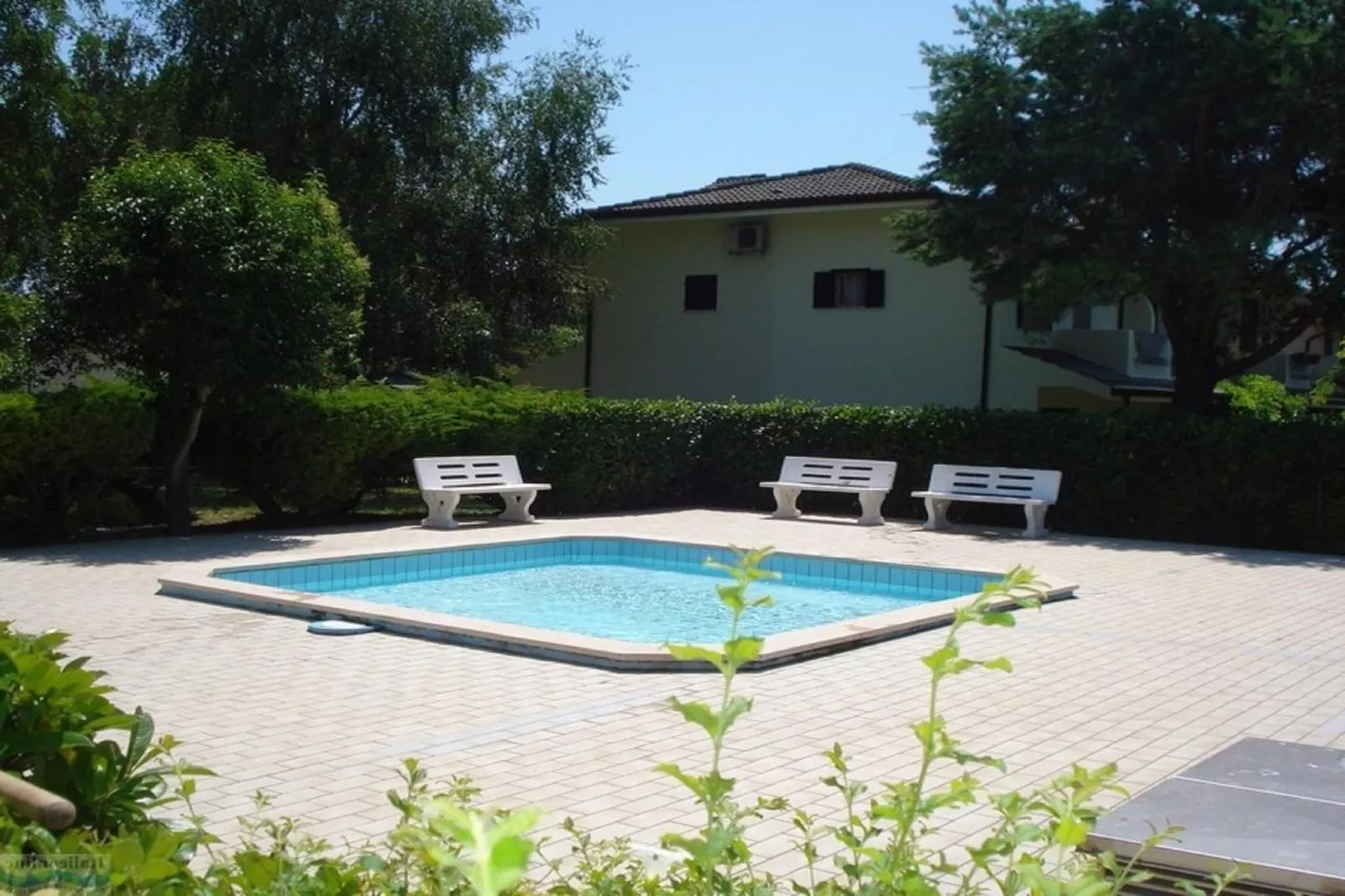 LN 32/95-Pool