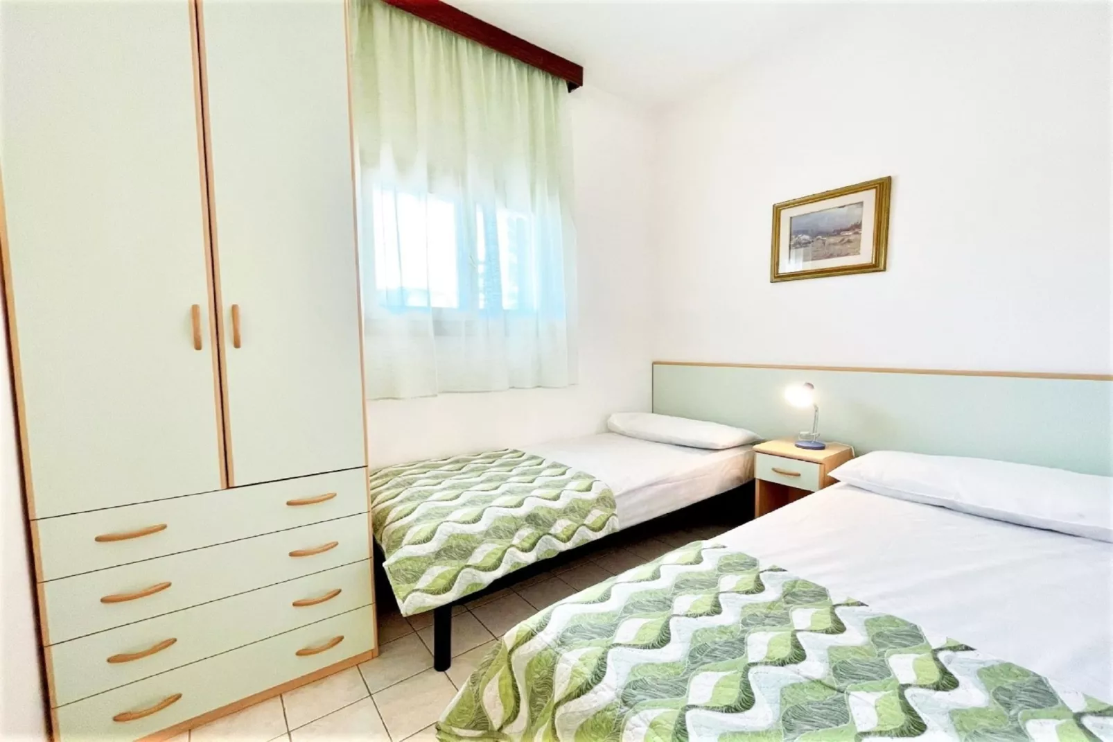 LN 32/95-Bedroom