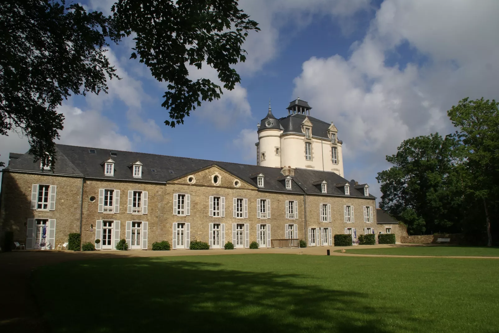 Le Château de Keravéon 4-Exterior summer