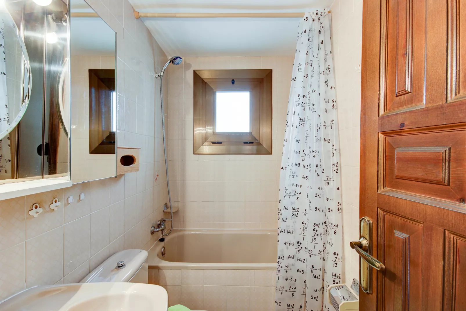 JARDINS 2  B Bj 27 Roses-Badezimmer