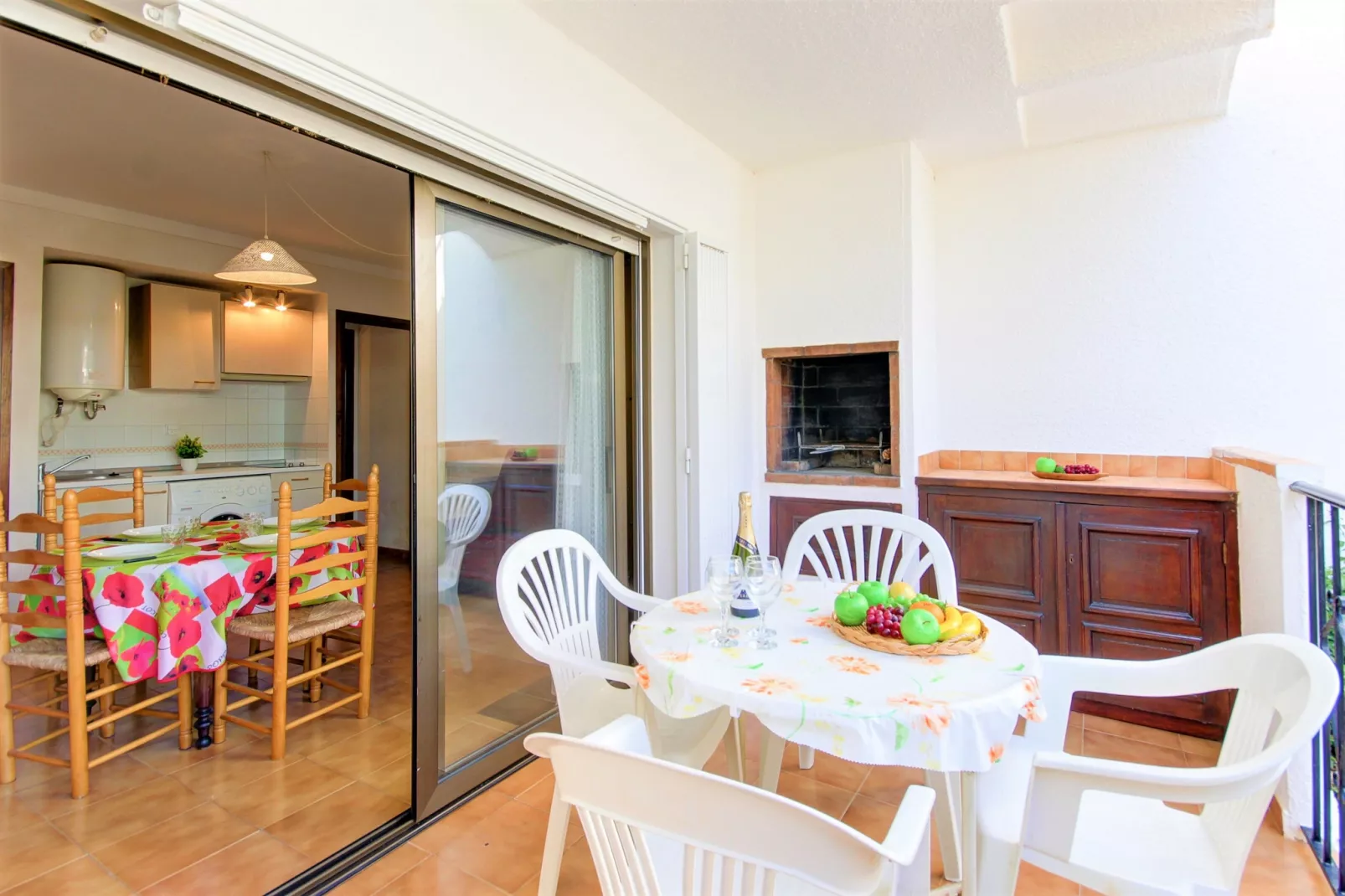 JARDINS 2  B Bj 27 Roses-Terrassenbalkon