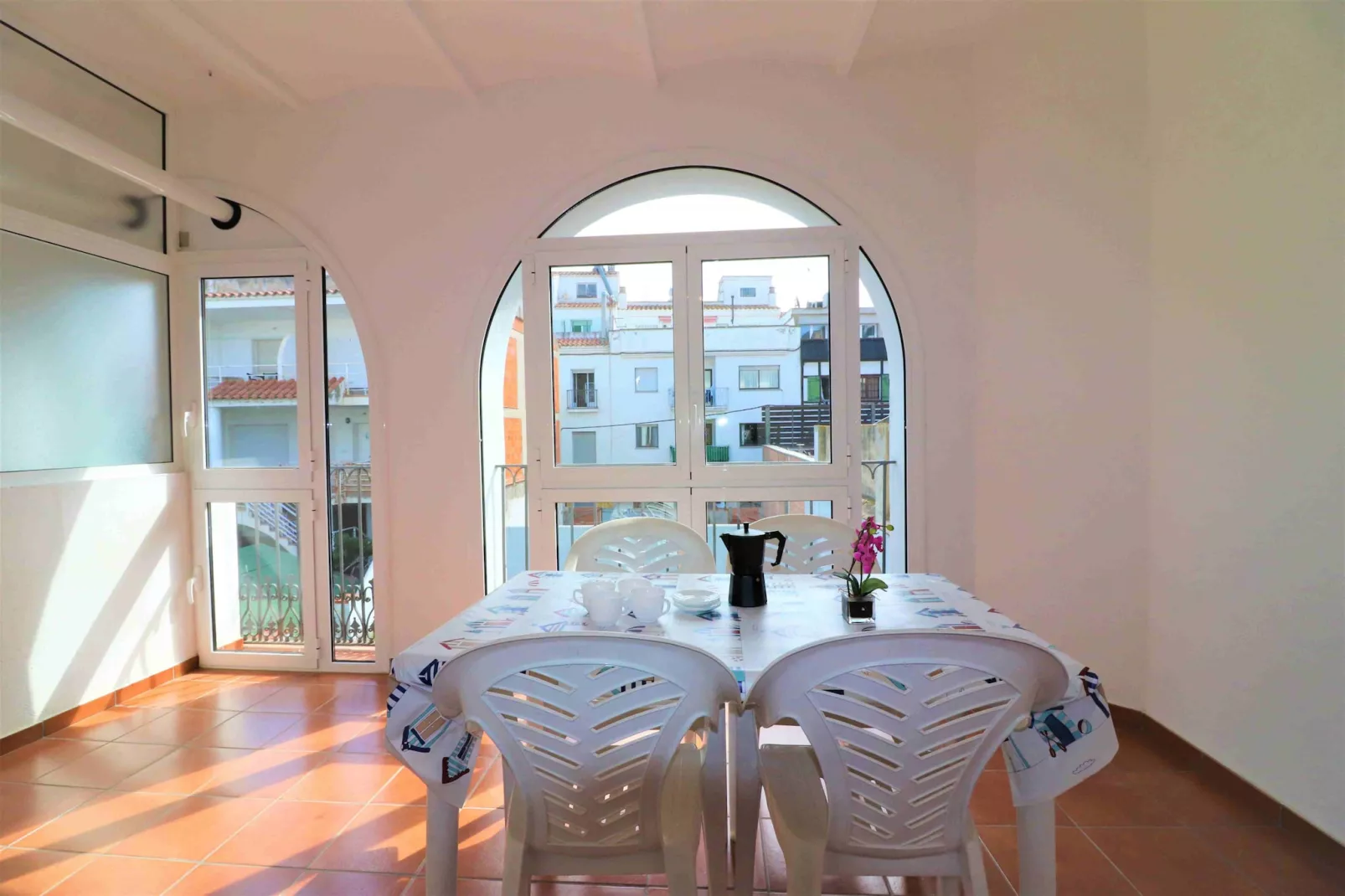 P.C. TRAMUNTANA 2 1 Roses-Dining room