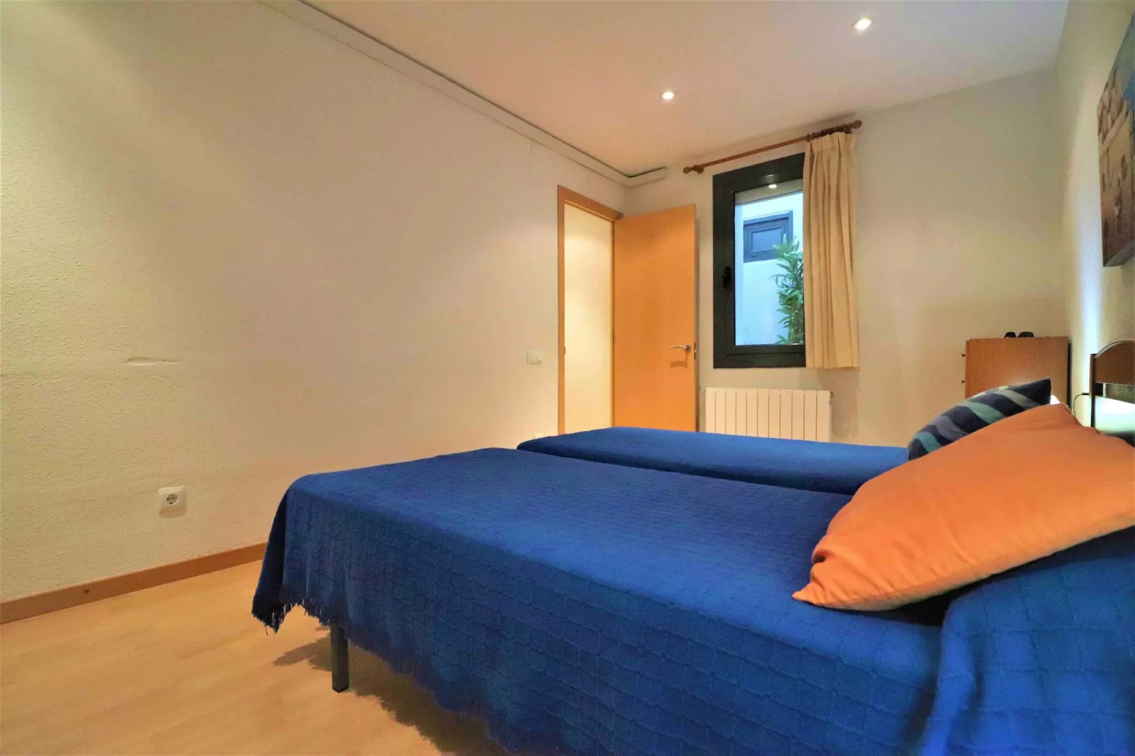 P.C. TRAMUNTANA 2 1 Roses-Bedroom