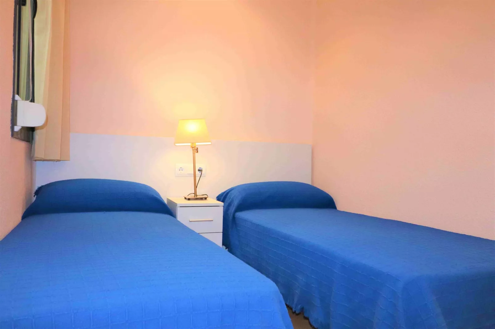 P.C. TRAMUNTANA 2 1 Roses-Bedroom