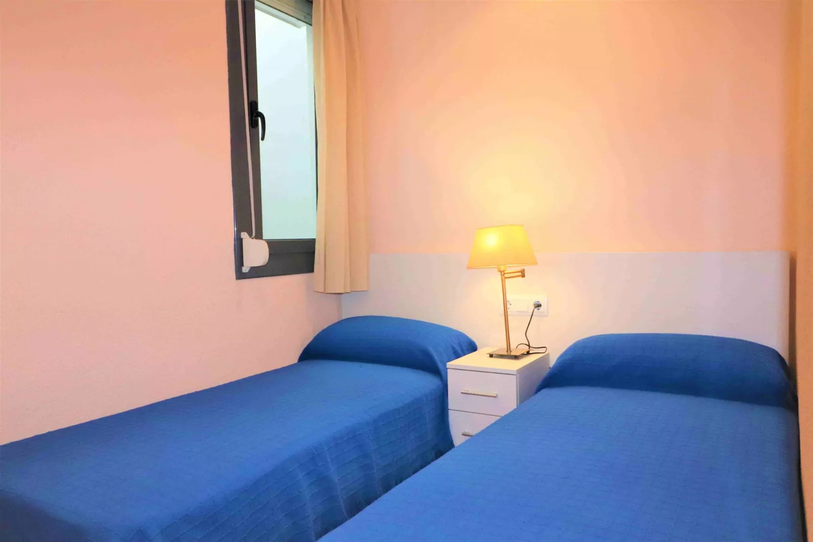 P.C. TRAMUNTANA 2 1 Roses-Bedroom