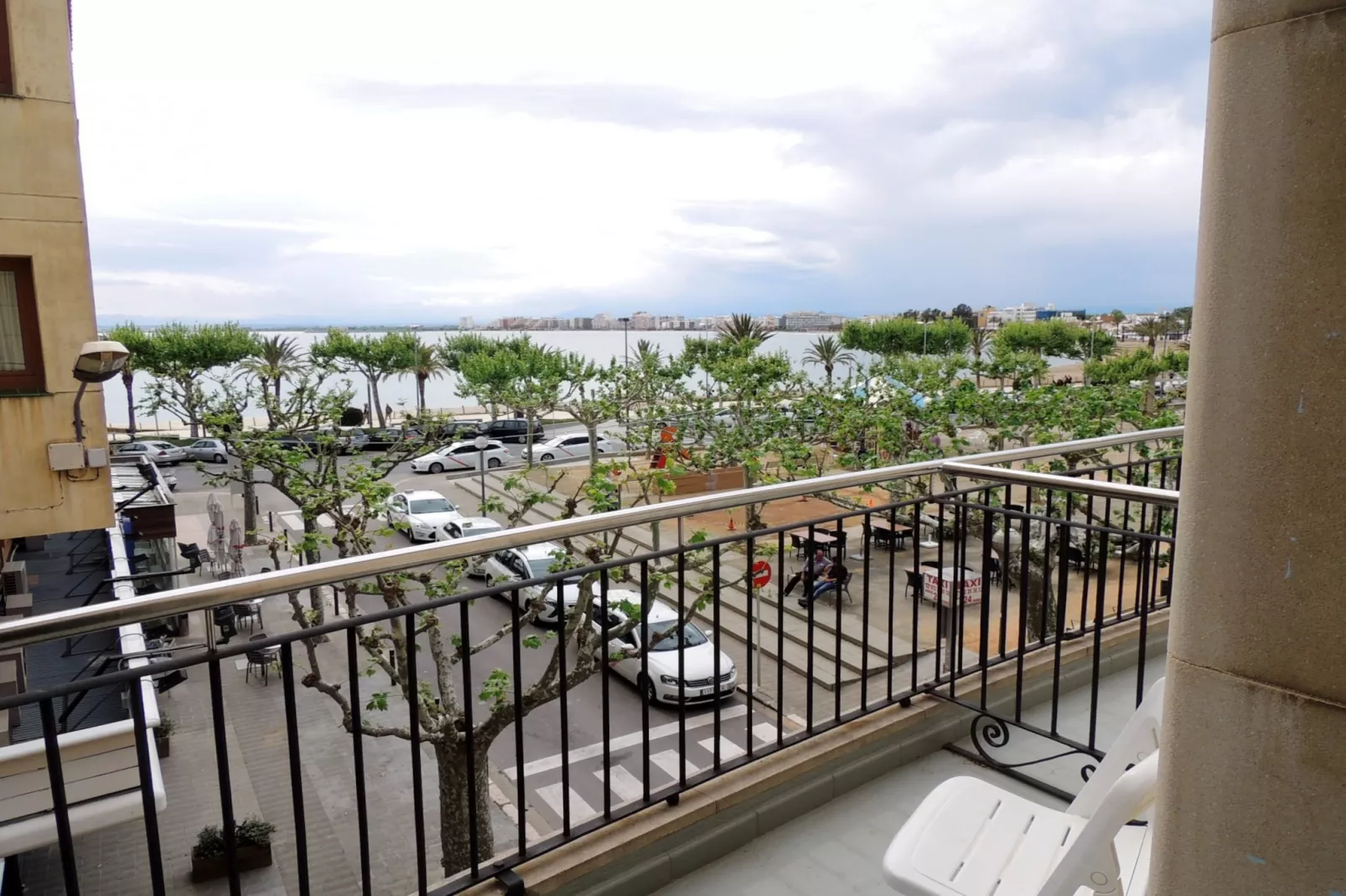 P.C. TRAMUNTANA 2 1 Roses-Terrace balcony