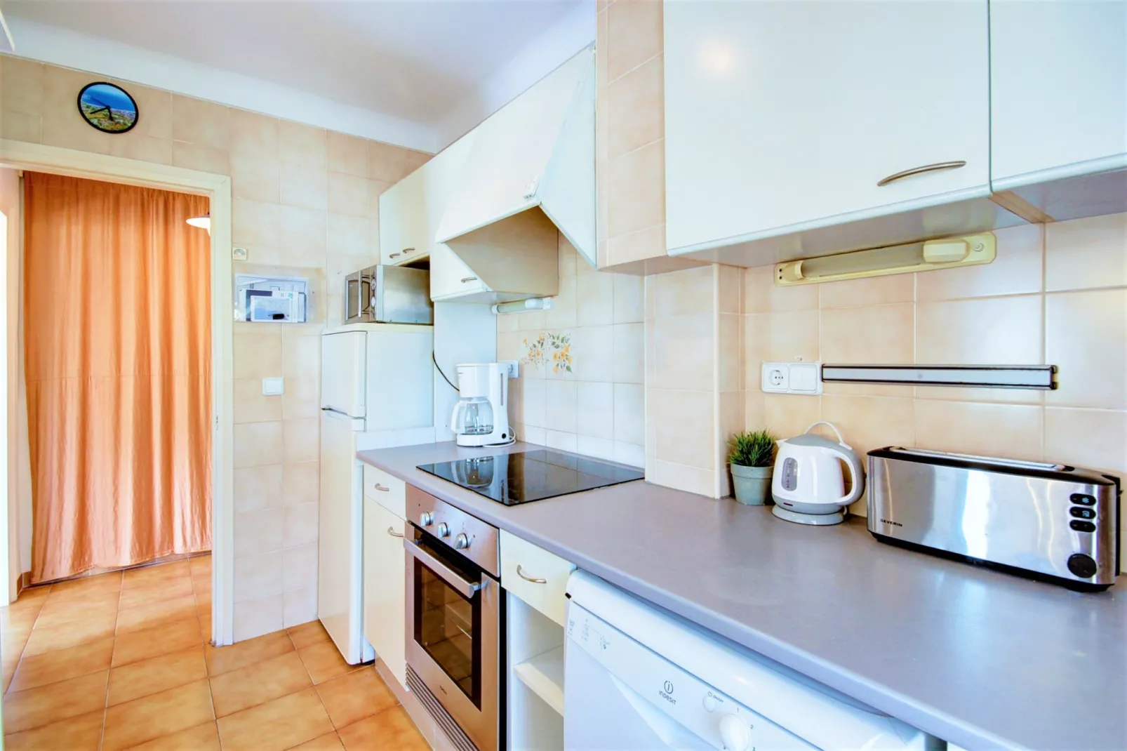 GOLF II BJS 6 Roses - Immo Barneda-Kitchen