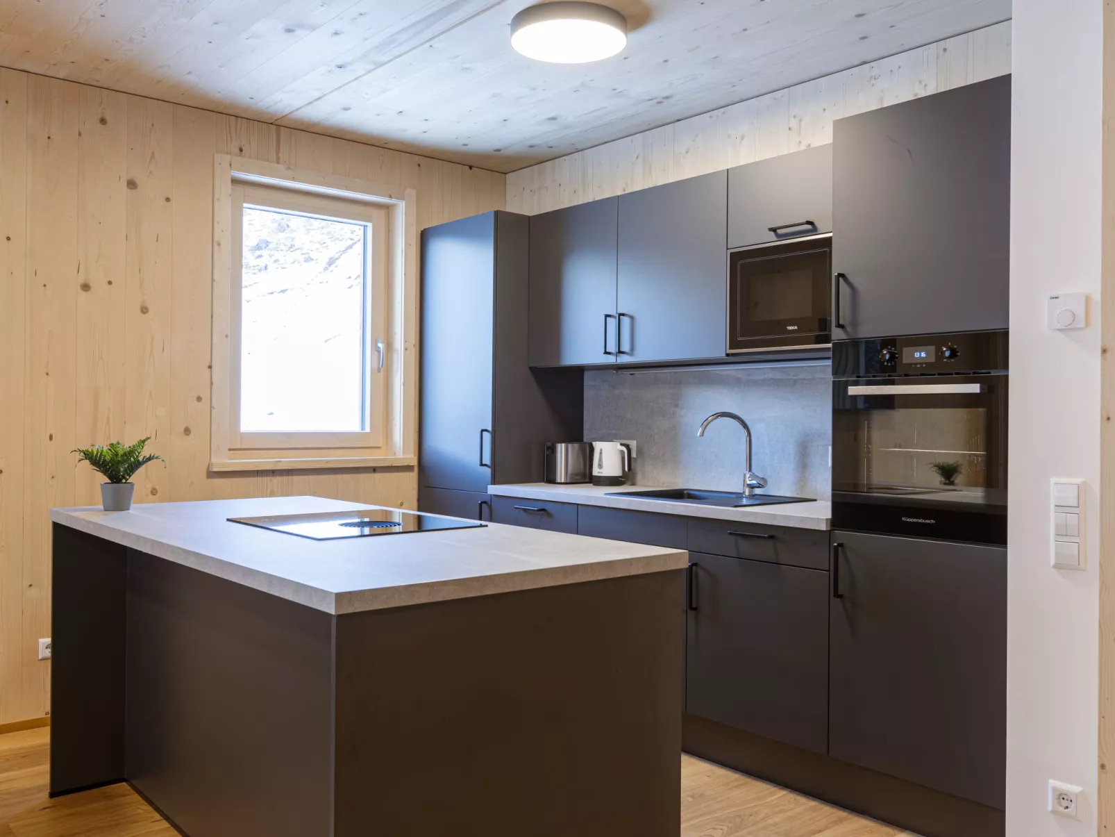 Mit 3 Schlafzimmer-Drinnen