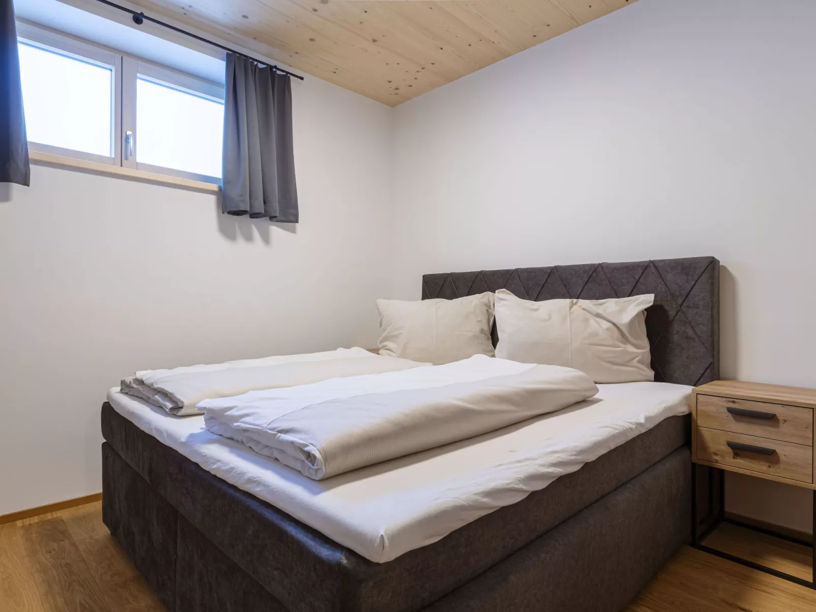 Mit 3 Schlafzimmer-Drinnen