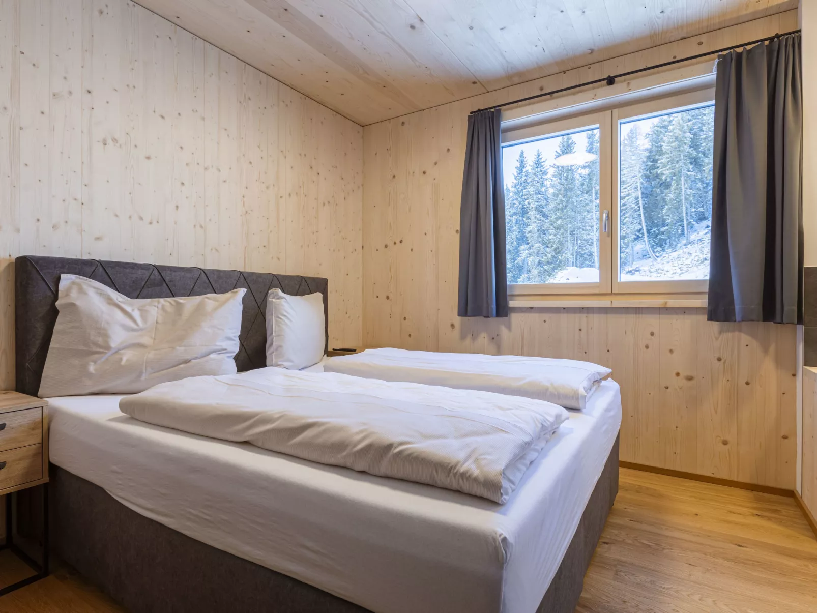 Mit 3 Schlafzimmer-Drinnen