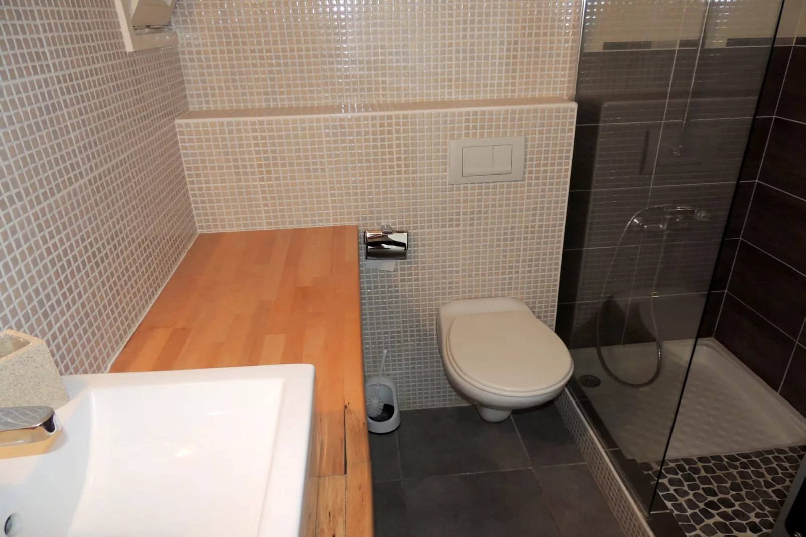 DELFIN 9 J Canyelles Roses-Bathroom