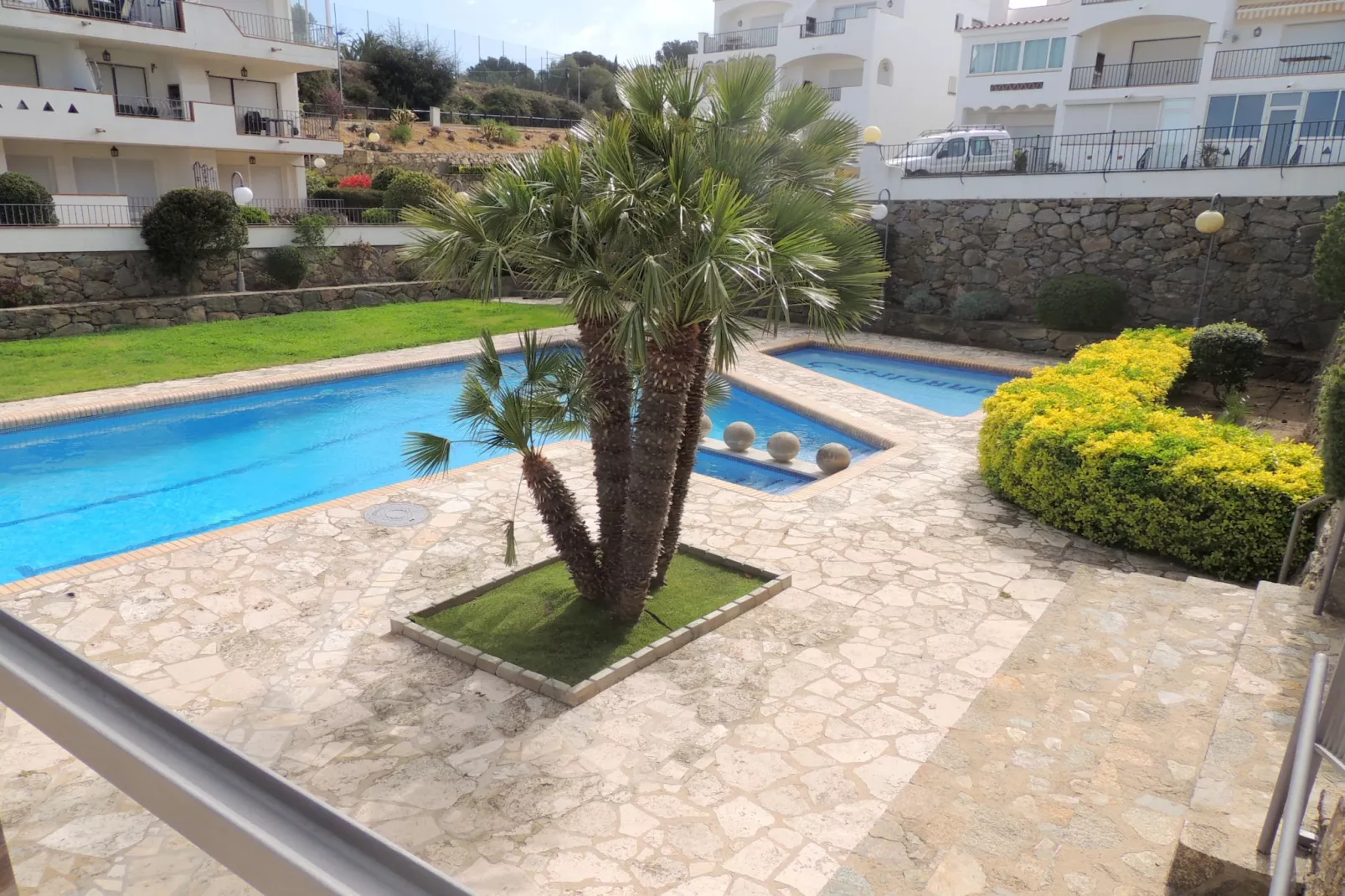 JARDINS III 1 Bjs 3 Roses-Pool