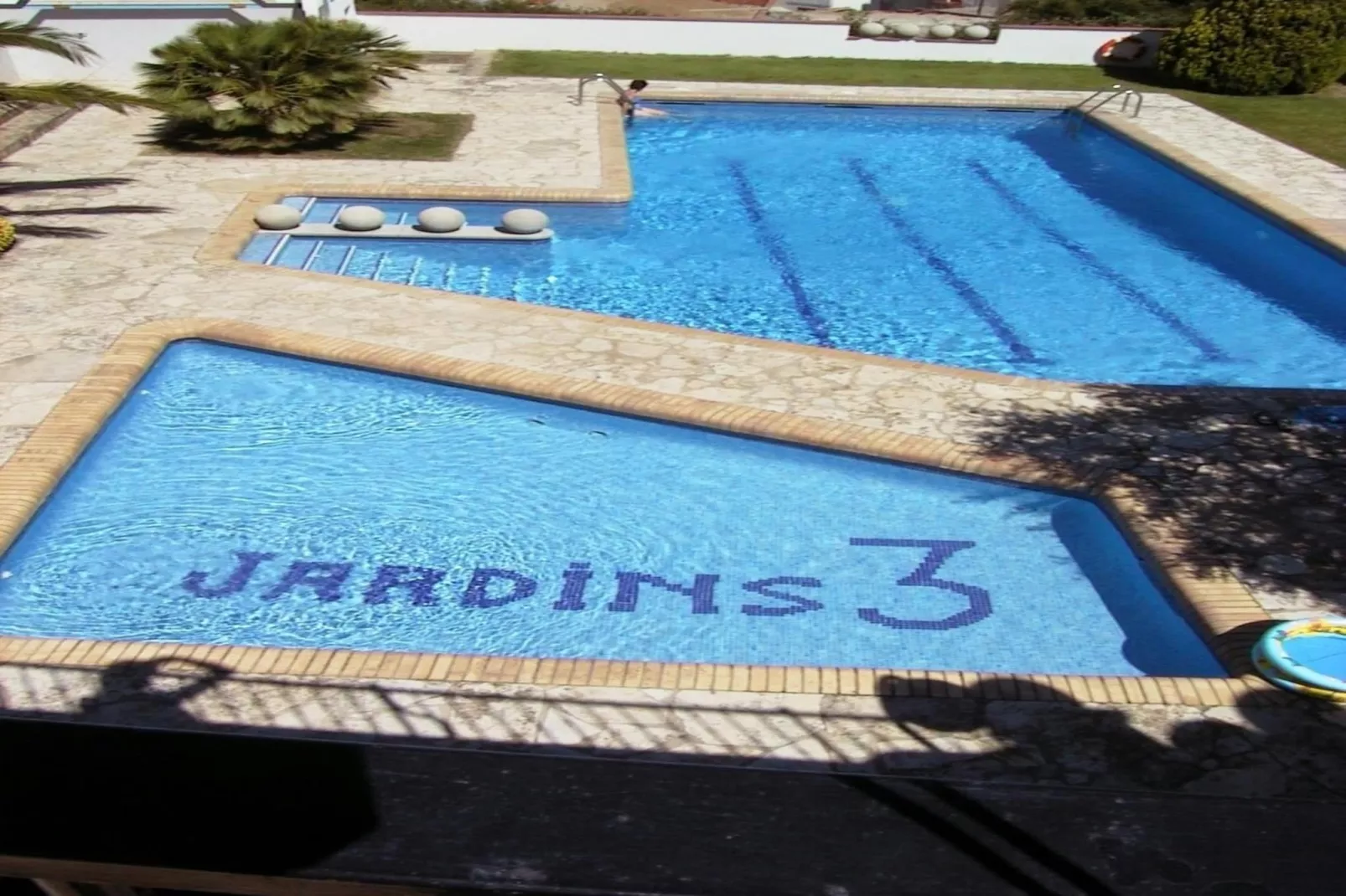 JARDINS III 412 Roses-Schwimmbad