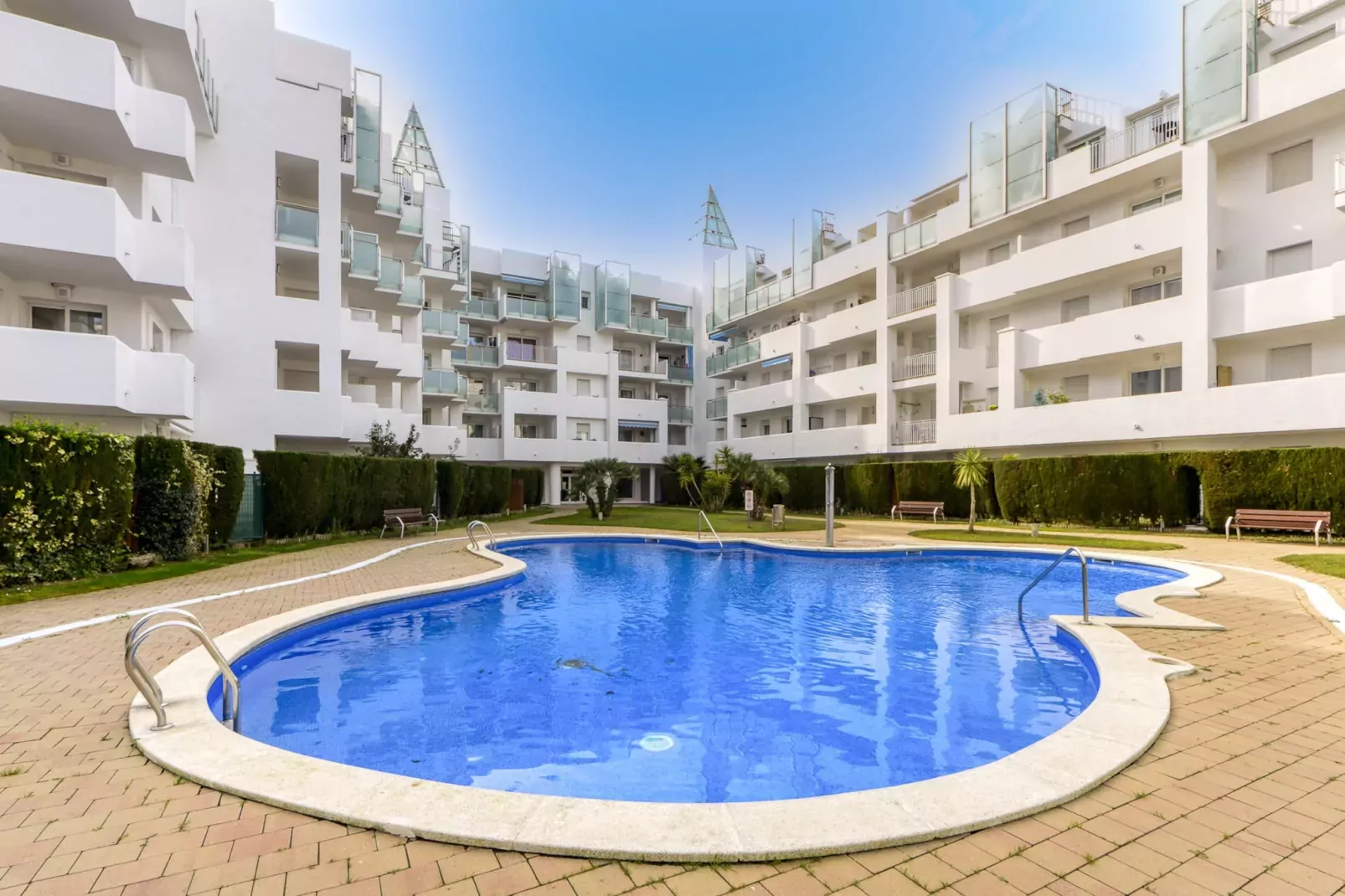 ROYAL MARINE 222 Roses-Piscine