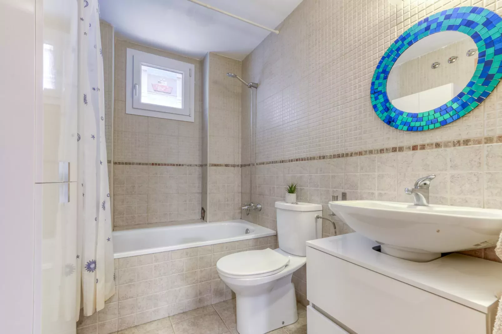 ROYAL MARINE 222 Roses-Salle de bain