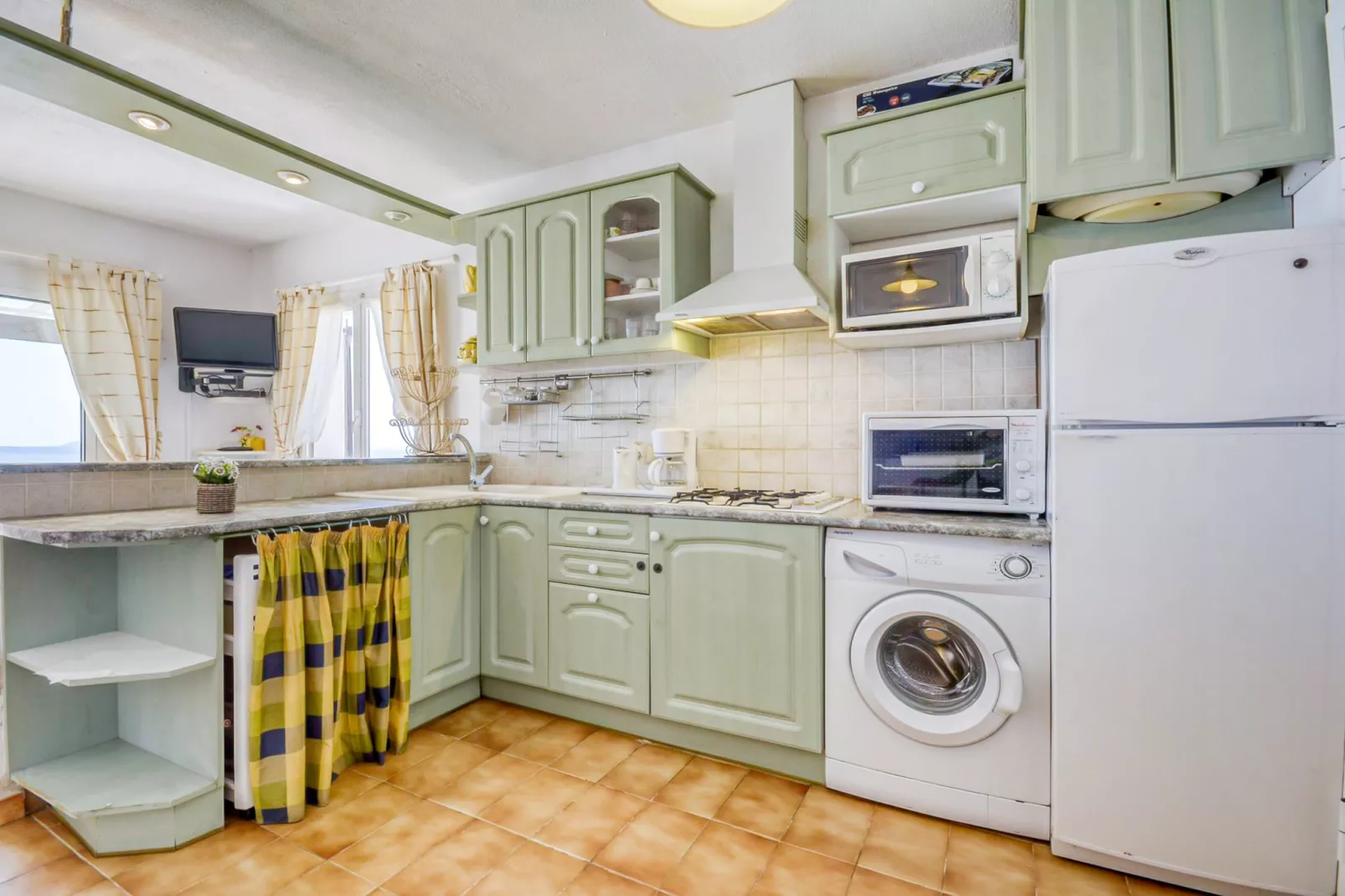 IBIZA BRAMER 9 Canyelles Roses-Kitchen