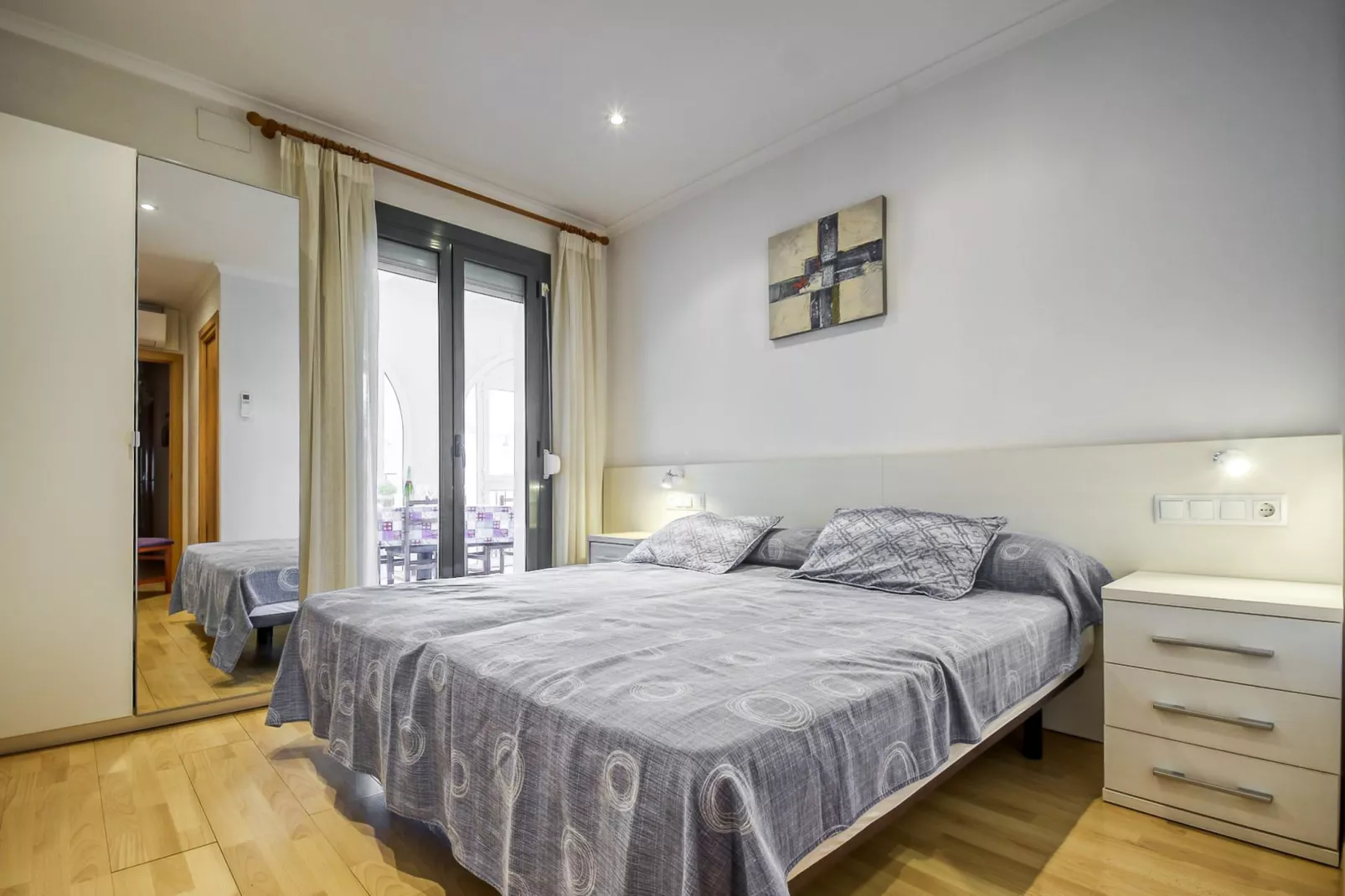 P.C. PONENT 3º2º Roses-Schlafzimmer