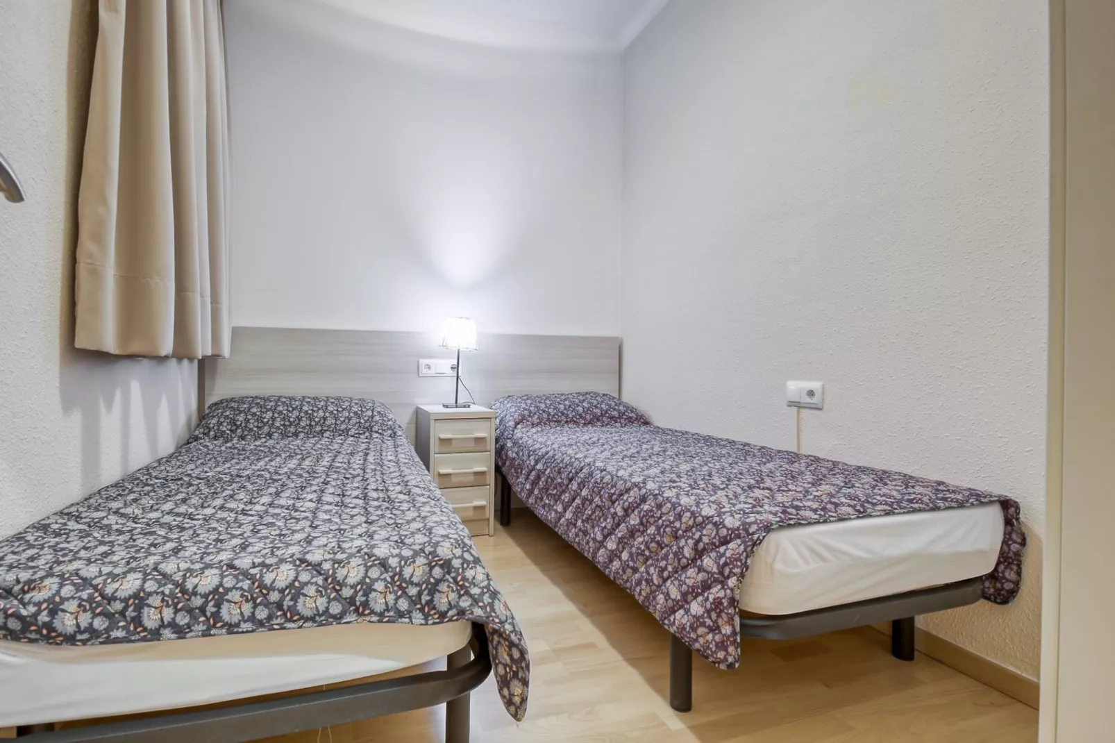 P.C. PONENT 3º2º Roses-Schlafzimmer