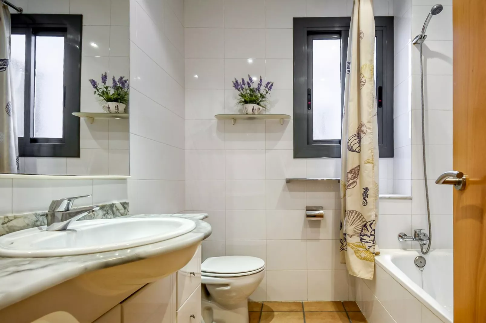 P.C. PONENT 3º2º Roses-Badezimmer