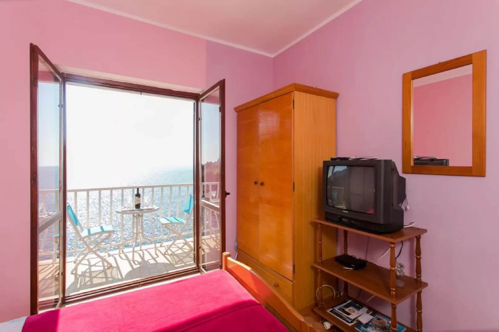 Apartments Neve - One-Bedroom Apartment with Balcony and Sea View-Bedroom
