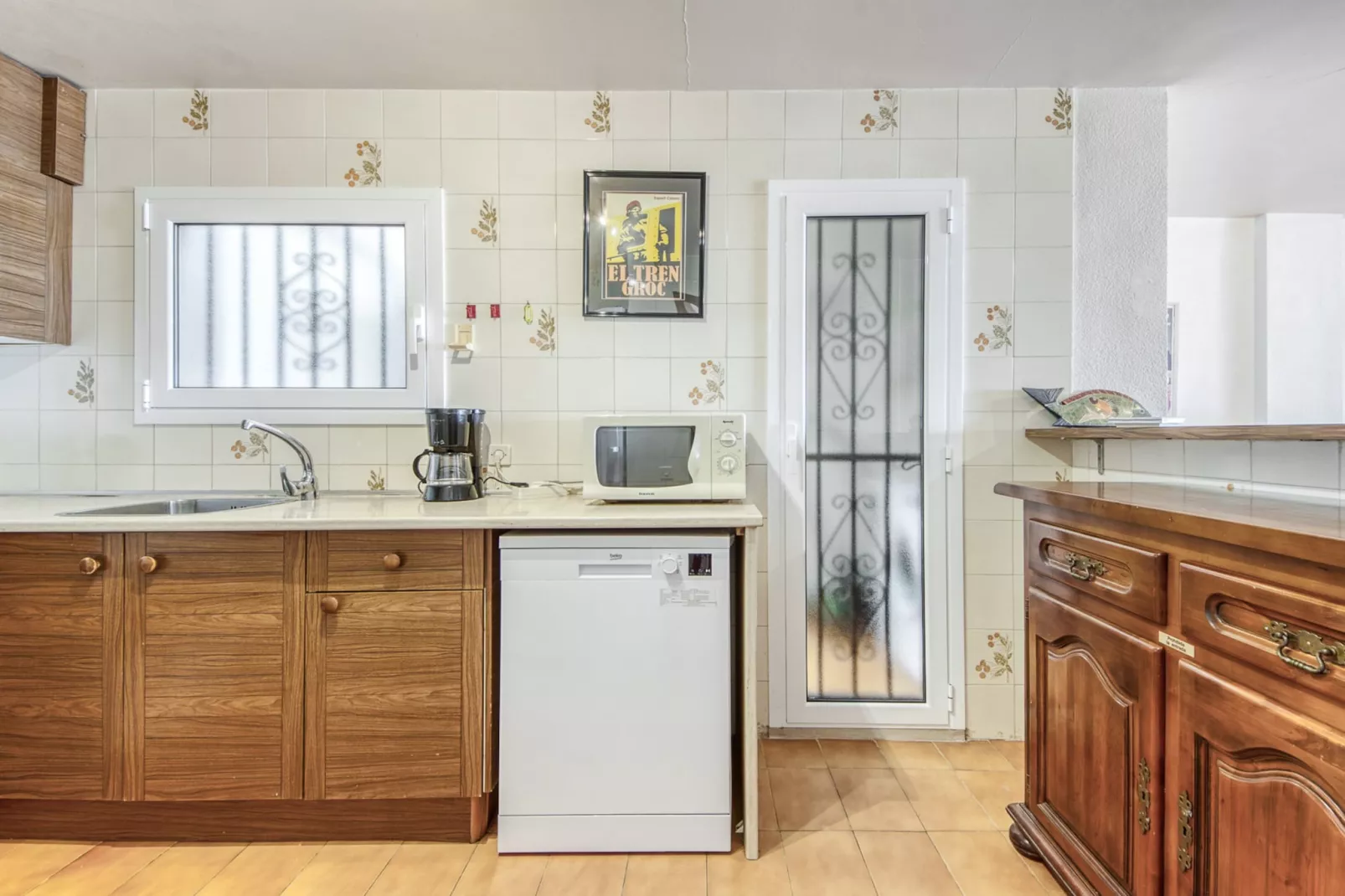 Dallas 2 F Canyelles Roses-Kitchen