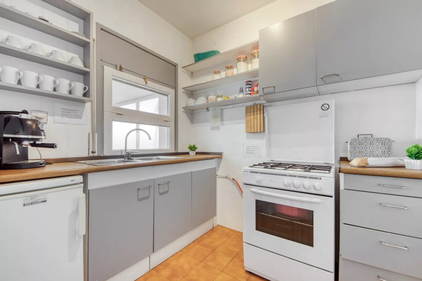LES TEULES 3A Roses-Kitchen