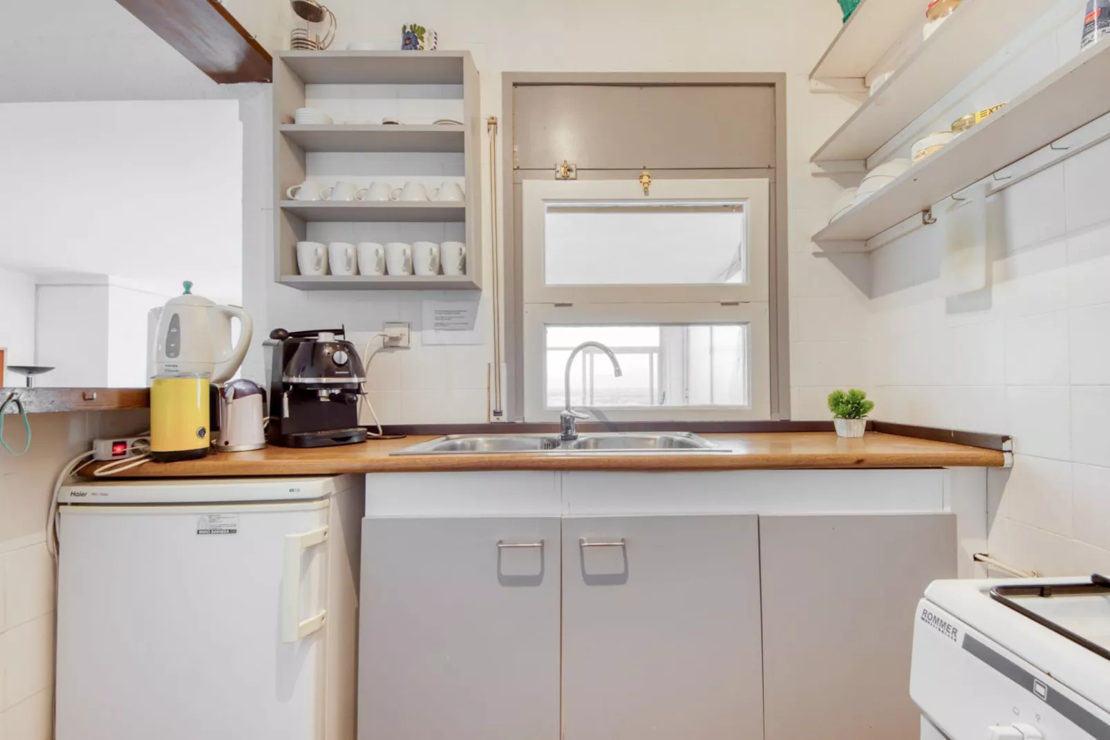 LES TEULES 3A Roses-Kitchen