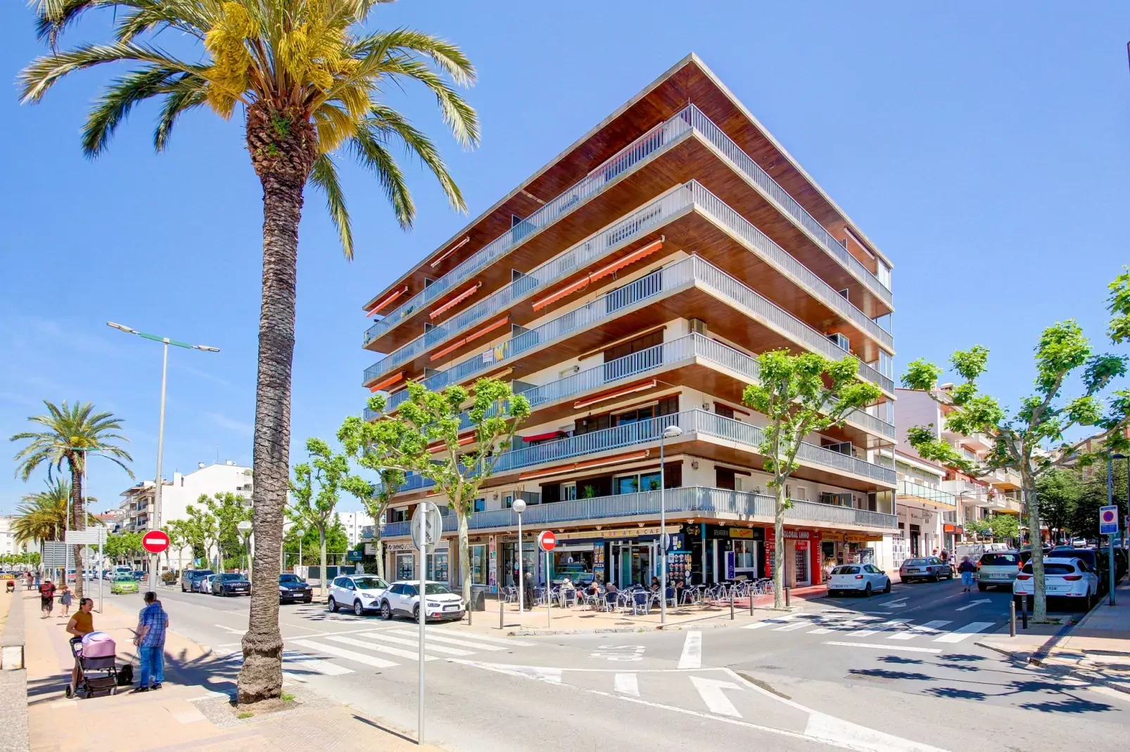 Av De Rhode 229 Roses-Exterior summer