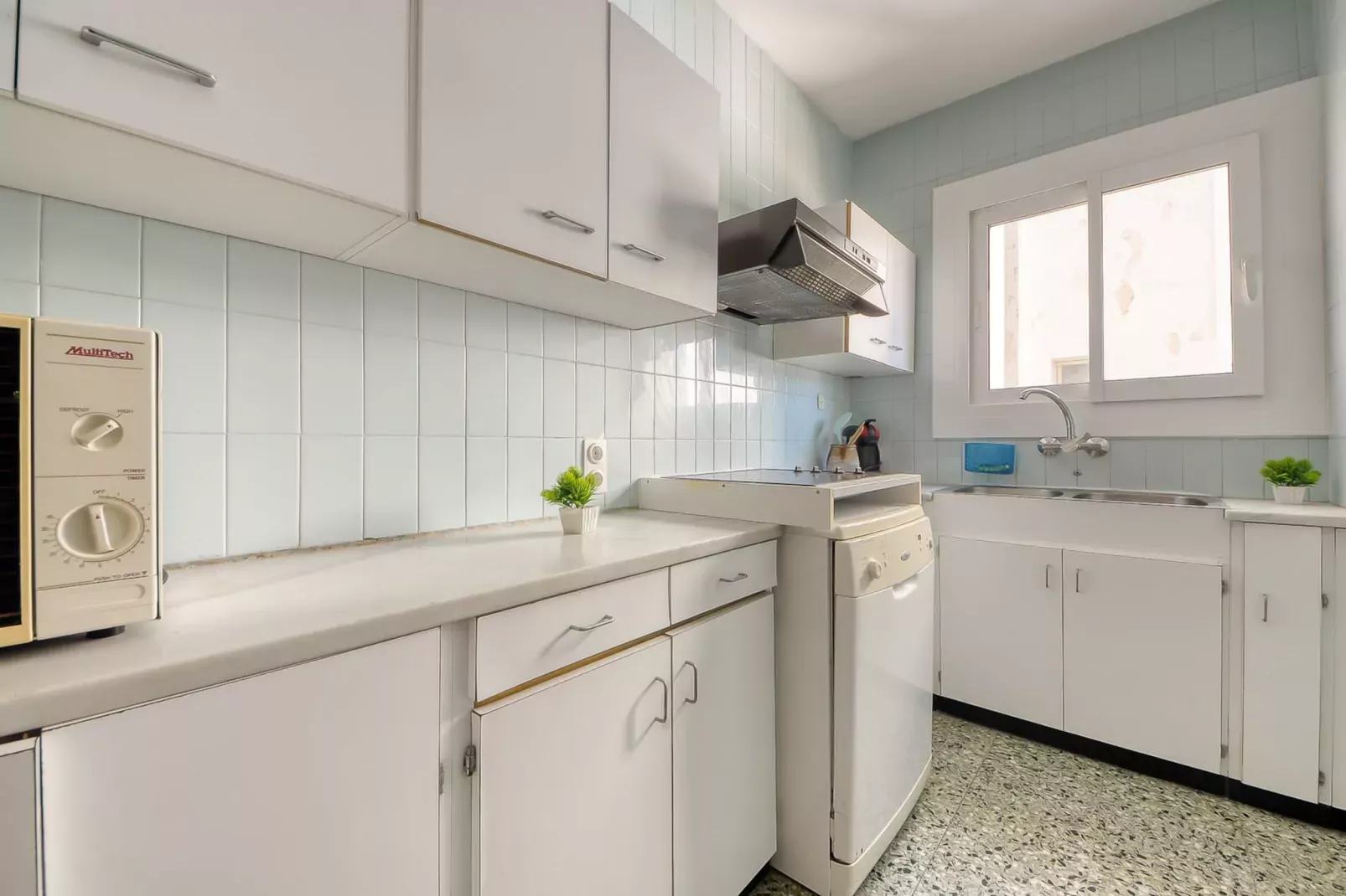 Av De Rhode 229 Roses-Kitchen