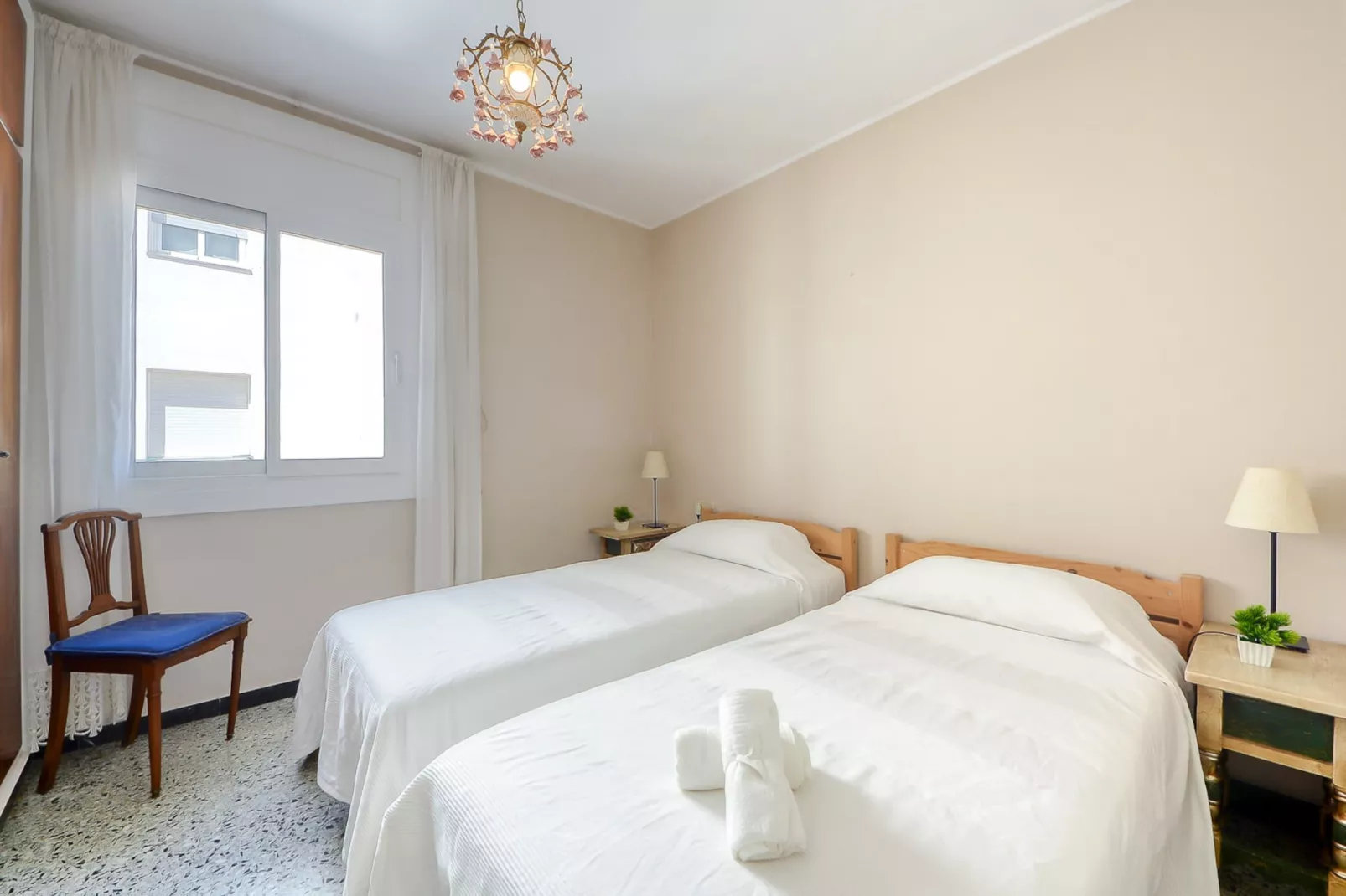 Av De Rhode 229 Roses-Bedroom