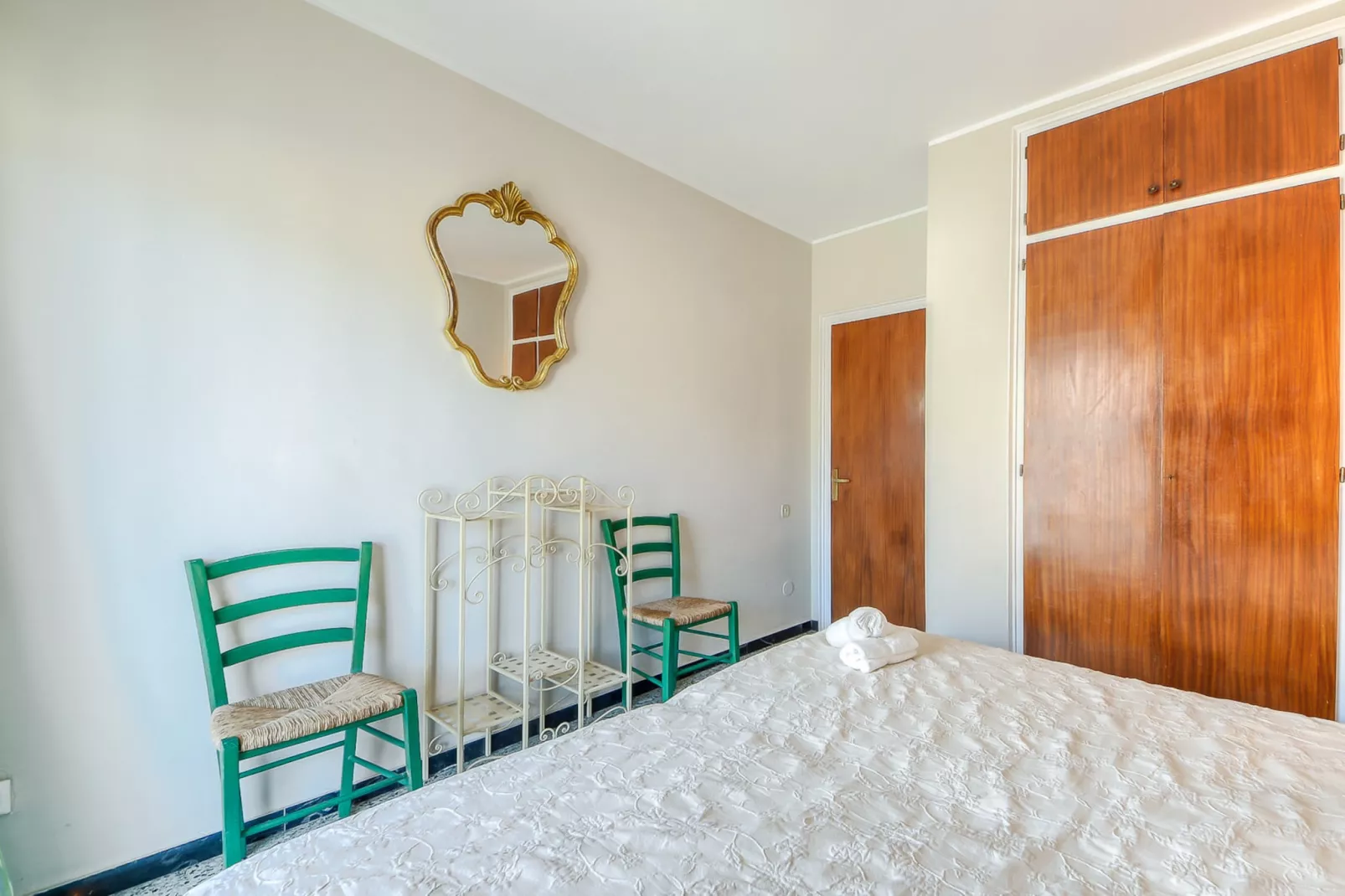 Av De Rhode 229 Roses-Bedroom
