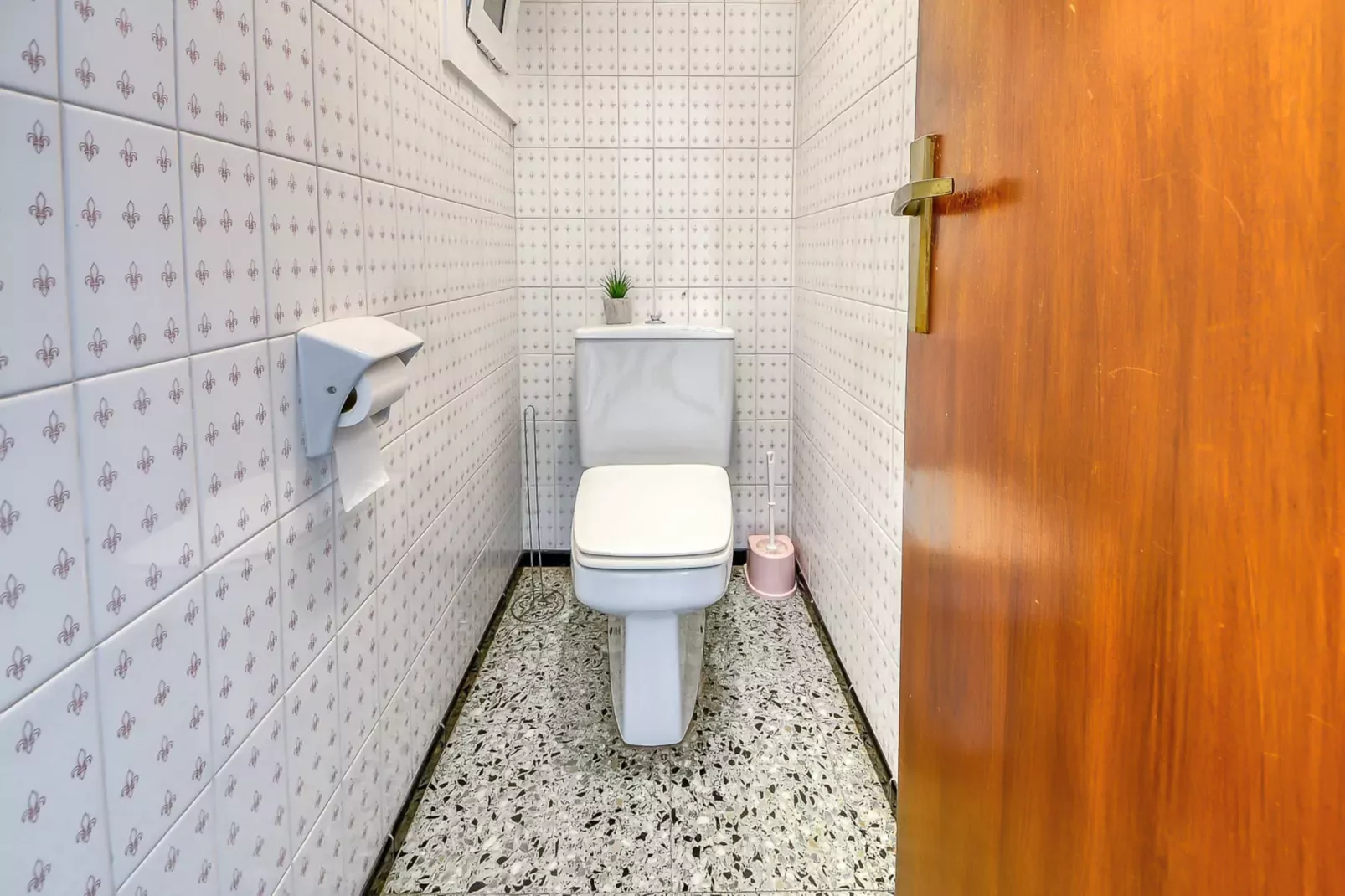 Av De Rhode 229 Roses-Bathroom