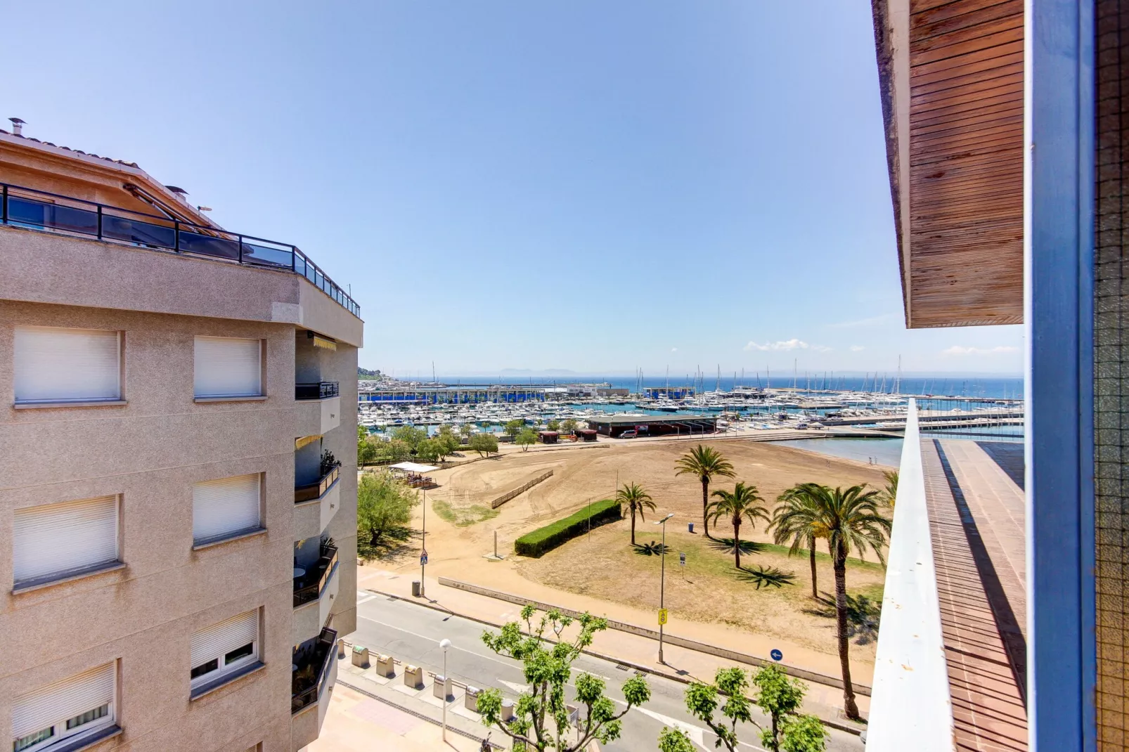 Av De Rhode 229 Roses-View summer
