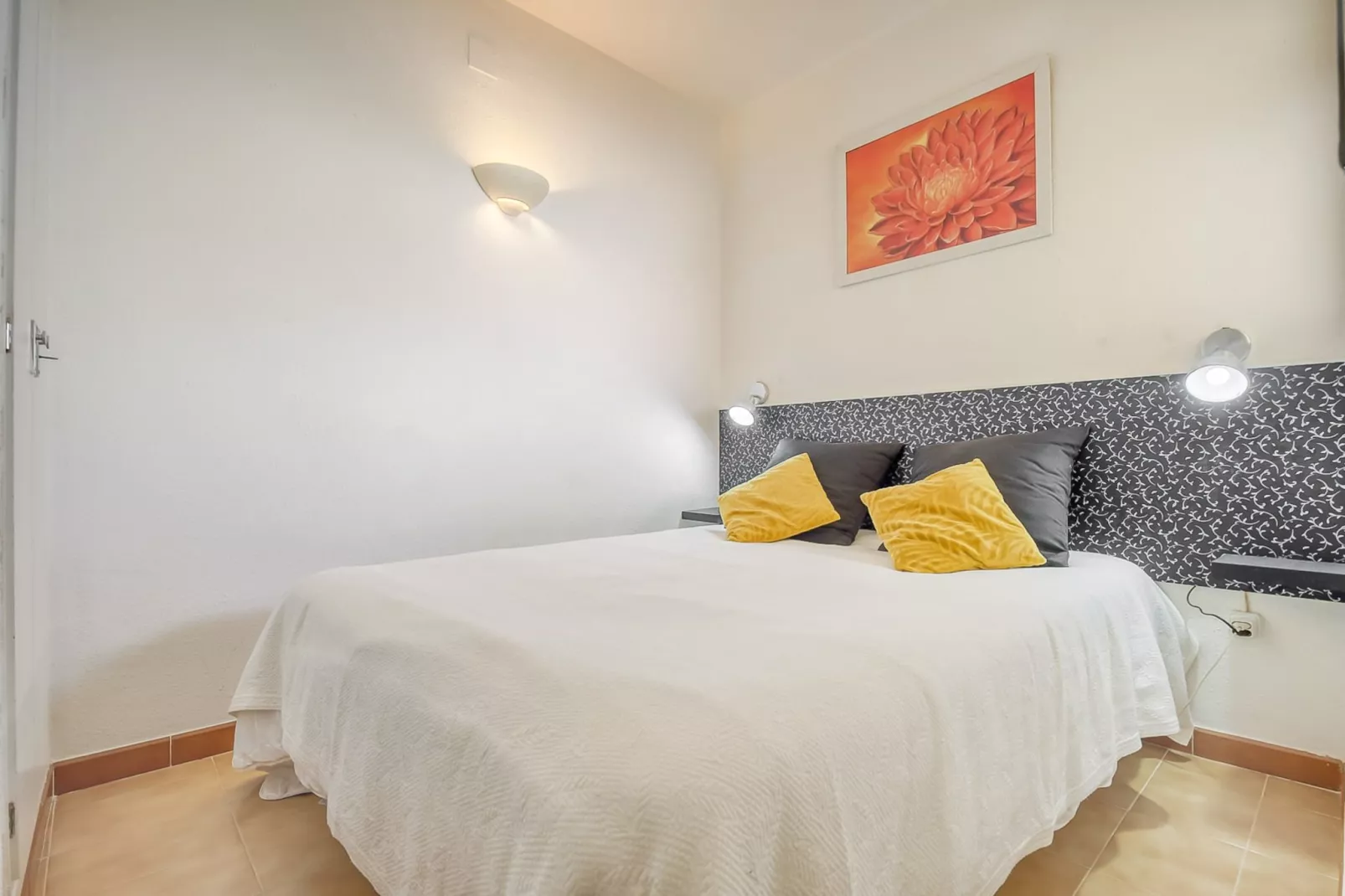 AHINOA 2J Roses-Bedroom