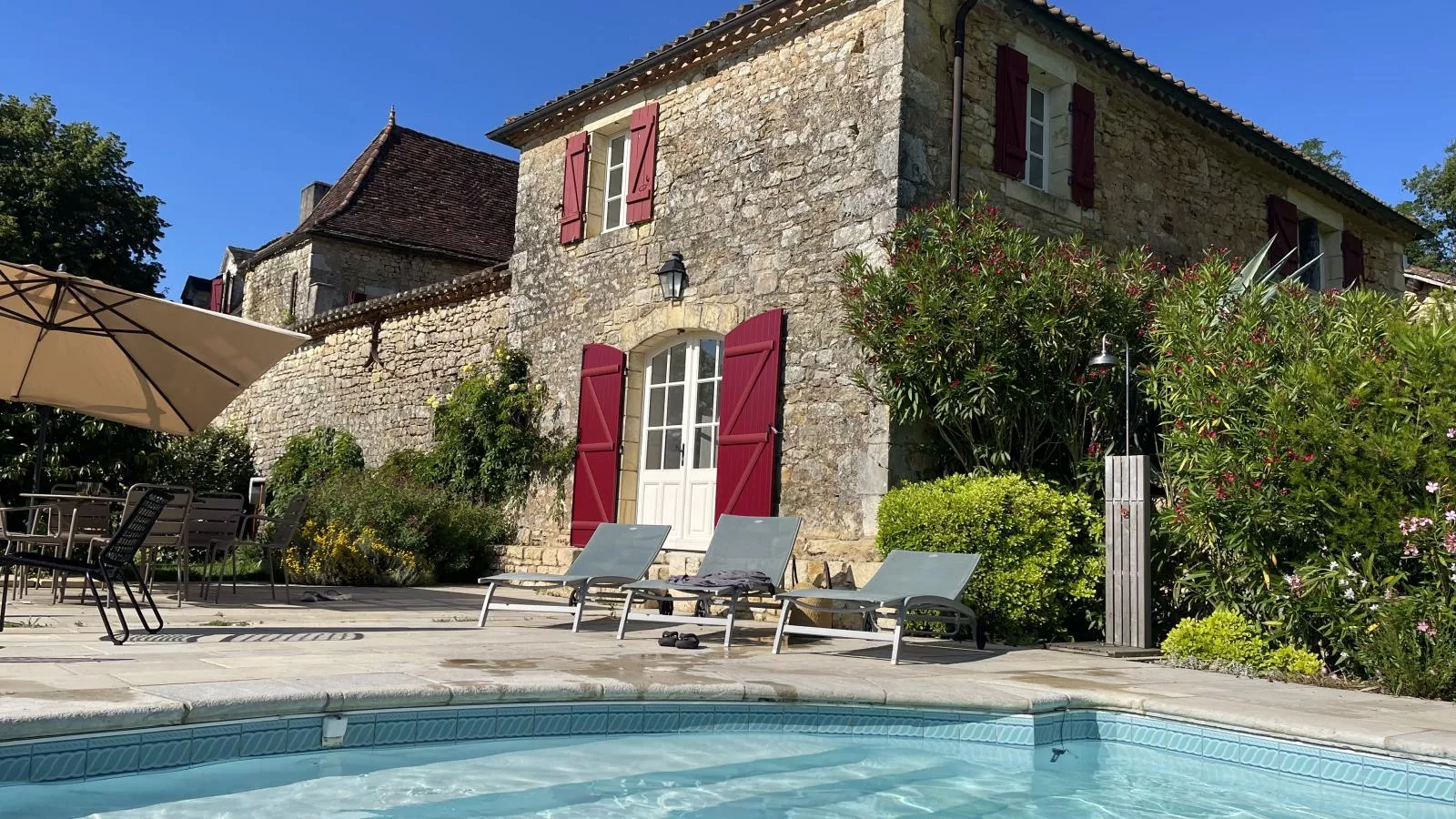 Petit gite Saint Martin le Redon-Außenbereich Sommer