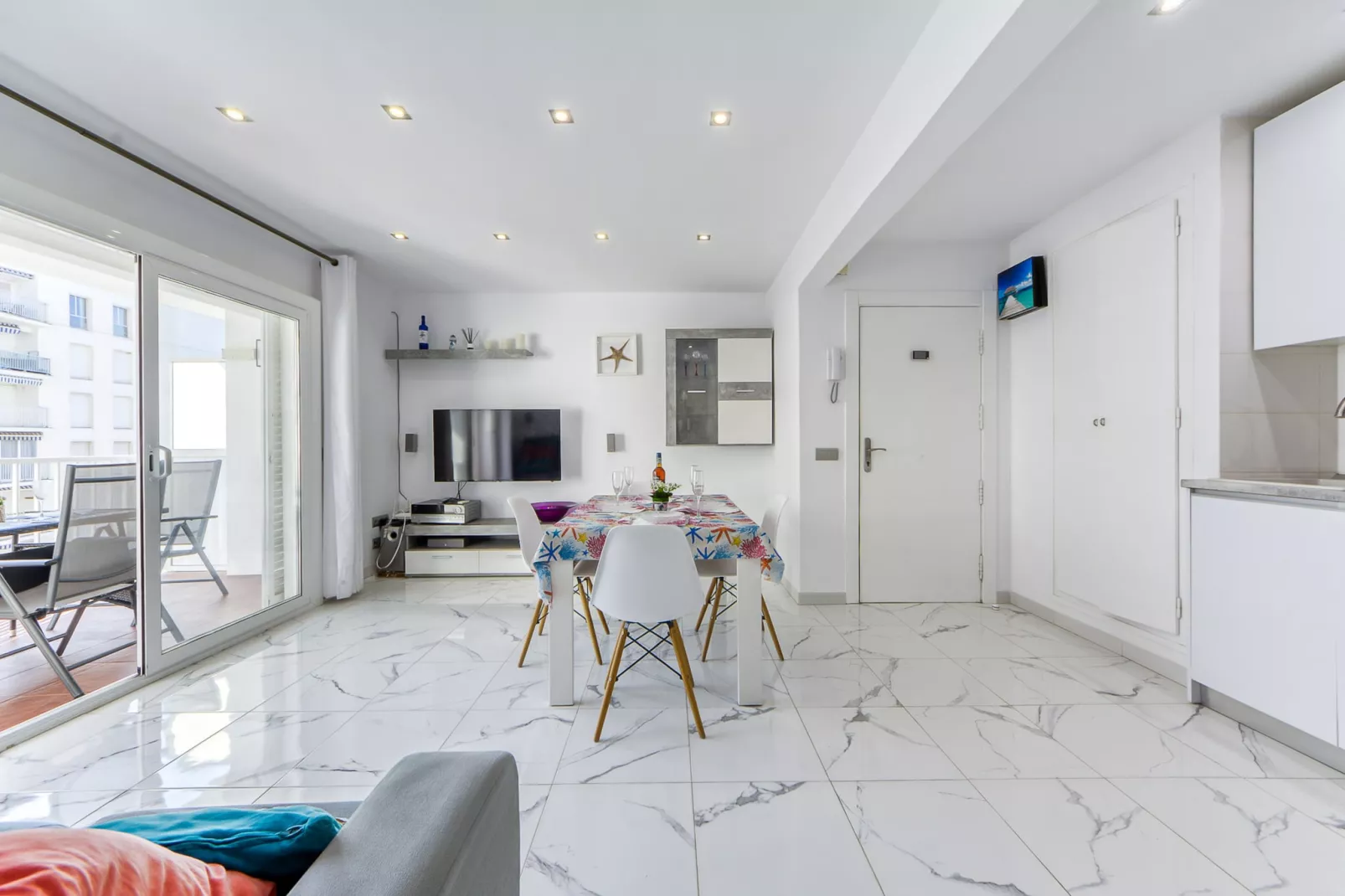 BLAUMAR 6 G Canyelles Roses-Living room