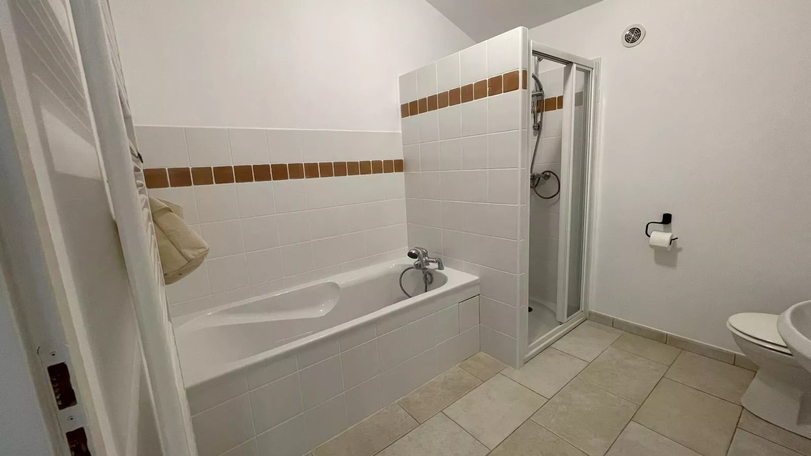 Petit gite Saint Martin le Redon-Badezimmer